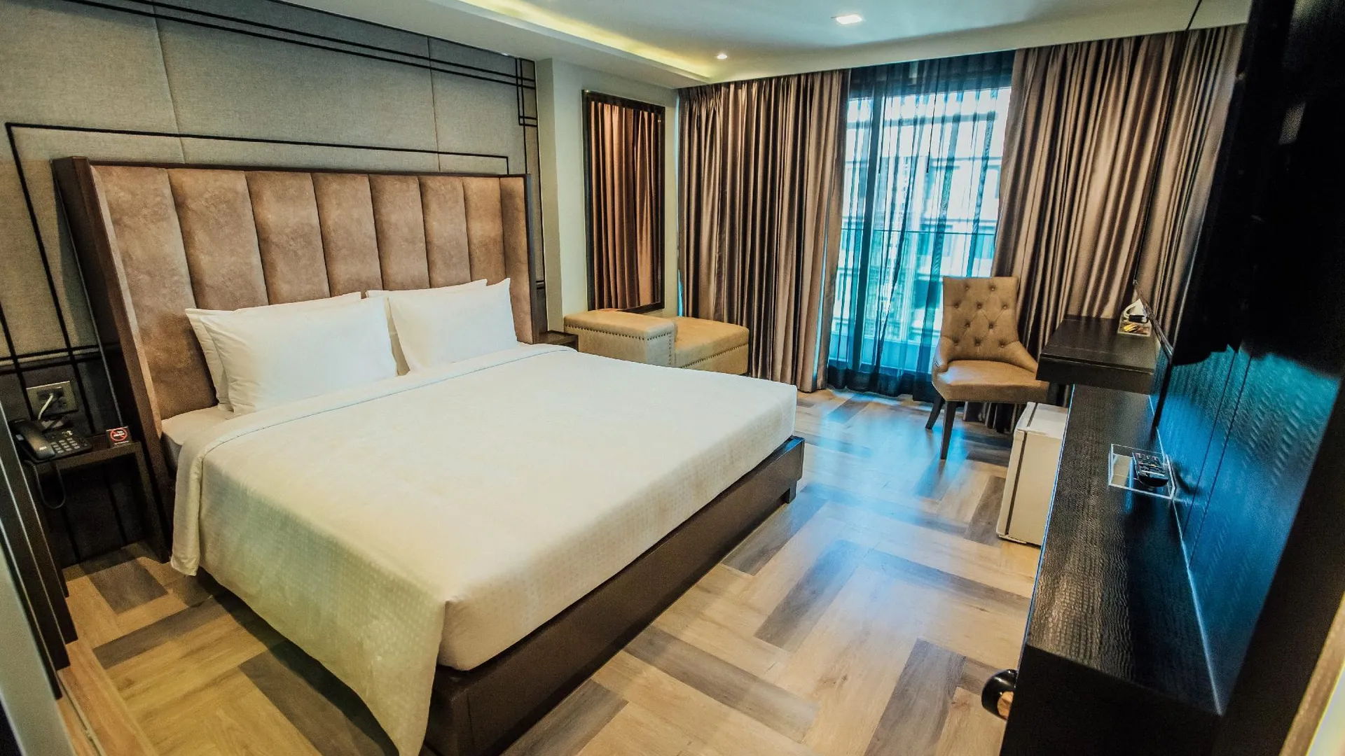 방콕 퍼스트 프라이드 호텔 방콕 3성급 호텔 스위트룸