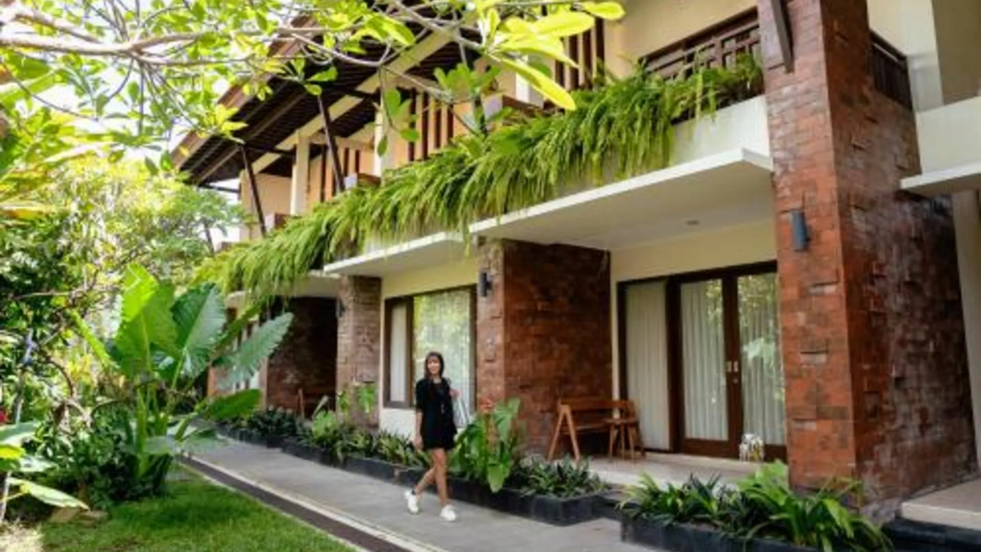 발리 아레나 리빙 2성급 호텔 외관