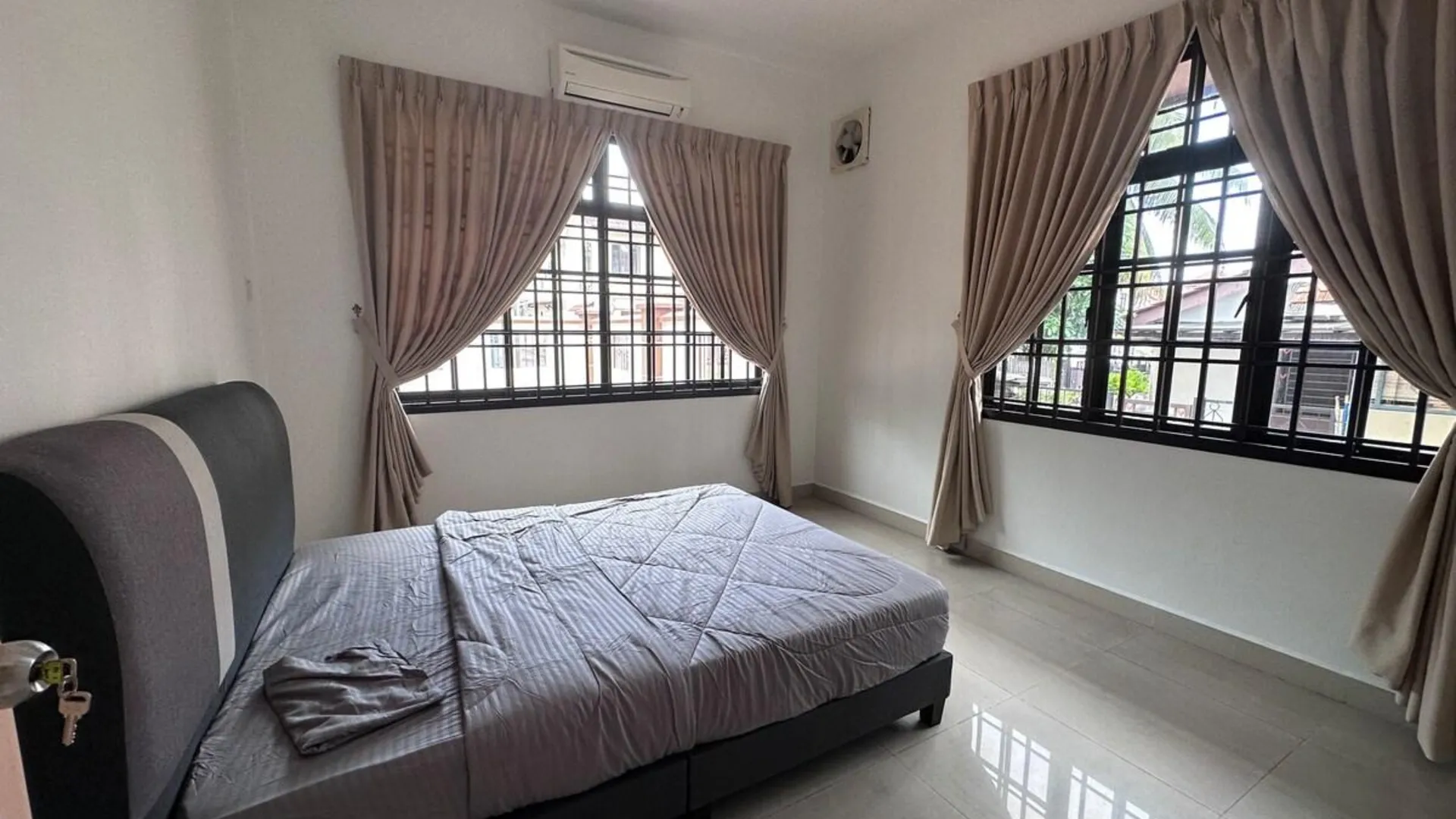 조호바루 / 조호르바루 울루 티람의 프라이빗 하우스 (200m², 침실 8개, 프라이빗 욕실 4개) 3성급 싱글룸 레스토랑