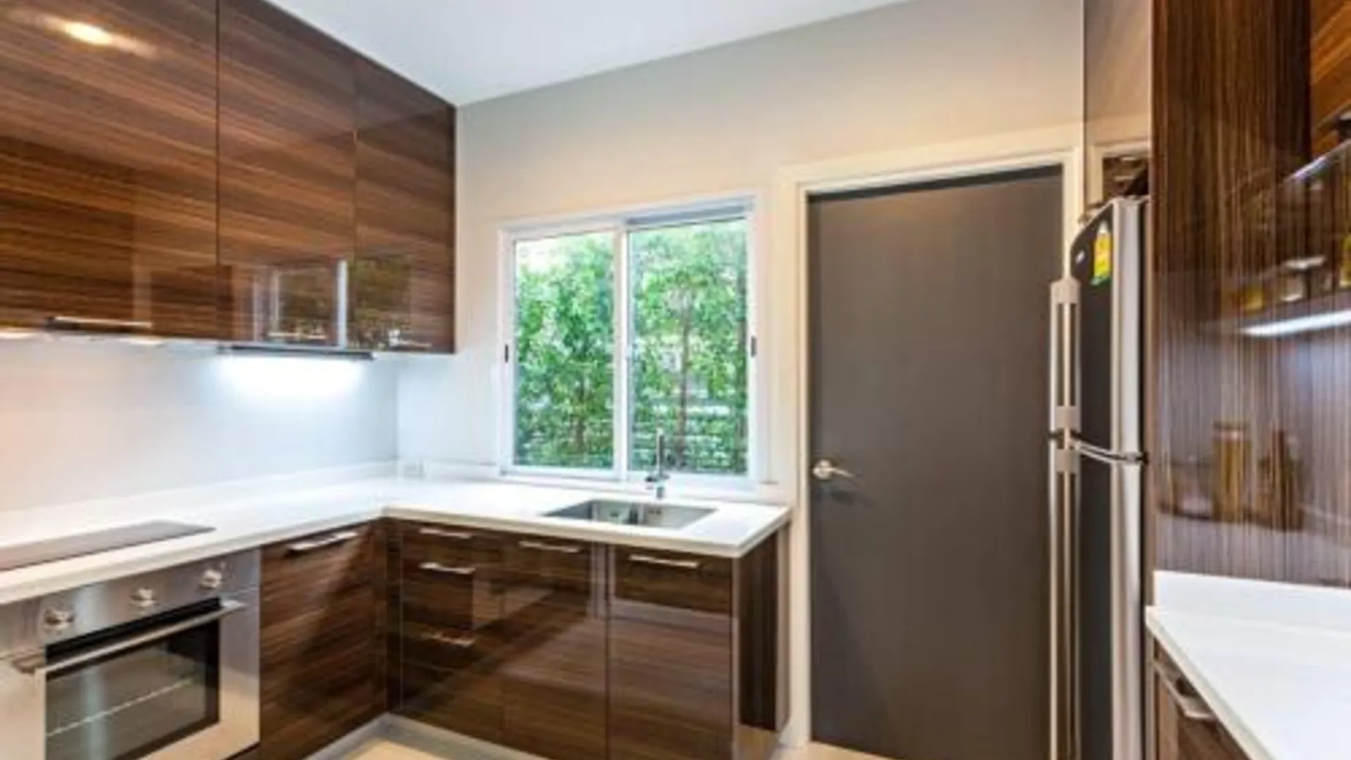 방콕 수쿰윗 / 스쿰빗의 프라이빗 하우스 (200m², 침실 3개, 프라이빗 욕실 3개) 4성급 게스트하우스 외관