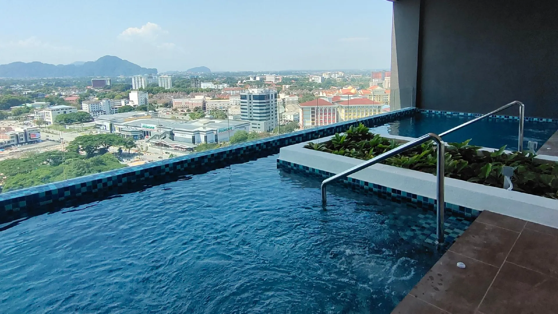 이포 캄풍 자와의 아파트먼트 (m², 침실 2개, 프라이빗 욕실 1개) 4성급 싱글룸 수영장