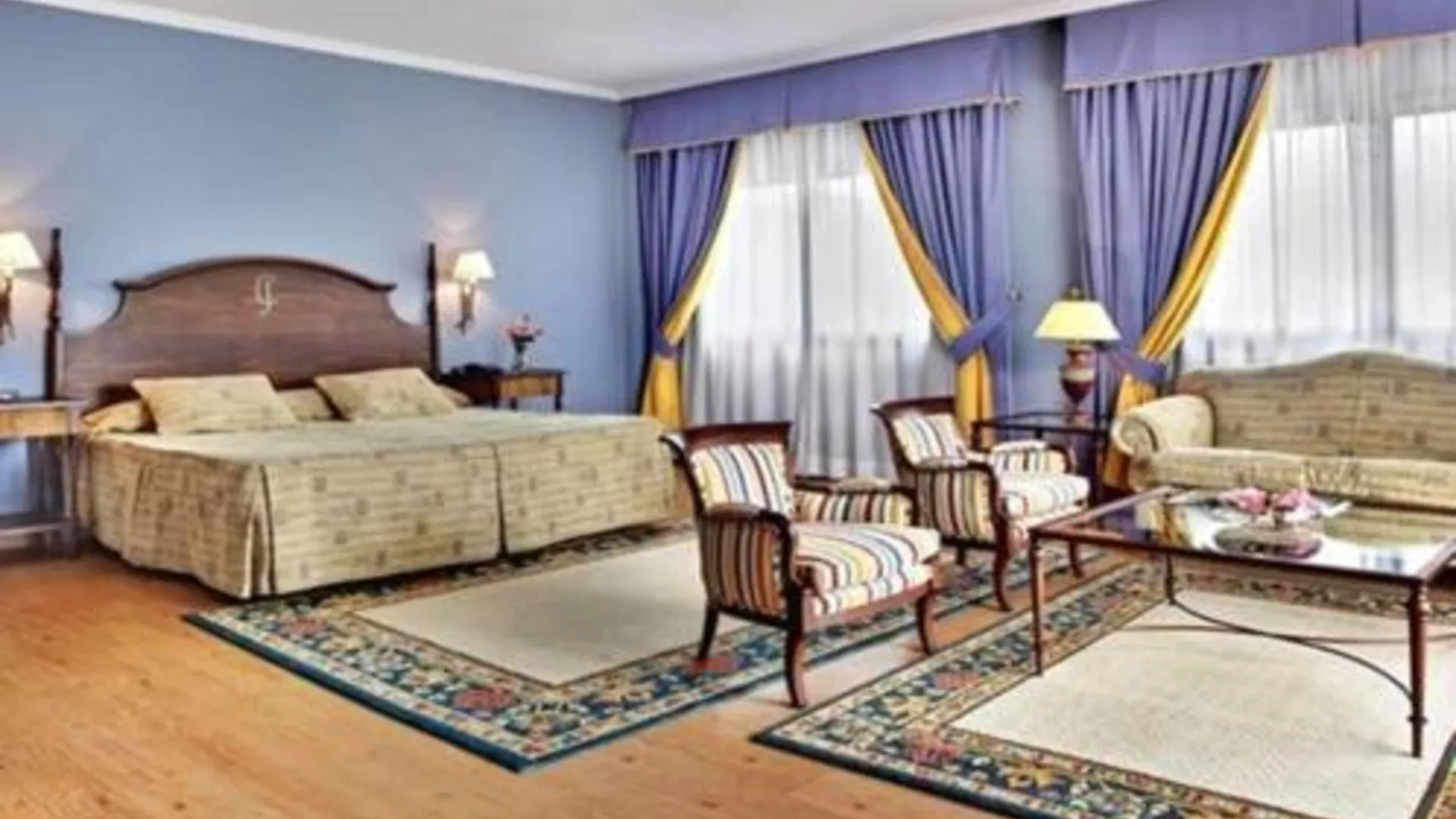 플라센샤 Hospedium Hotel Doña Mafalda de Castilla 4성급 호텔 스위트룸