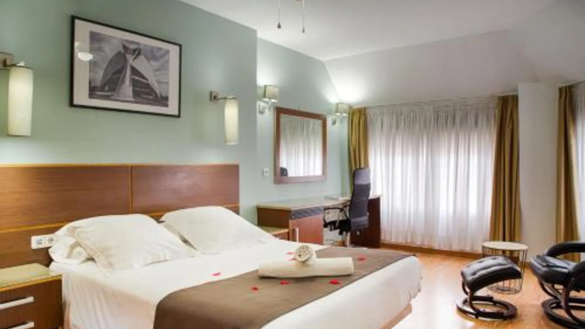 알래쿼스 Plaza Alaquas 3성급 호텔 스위트룸