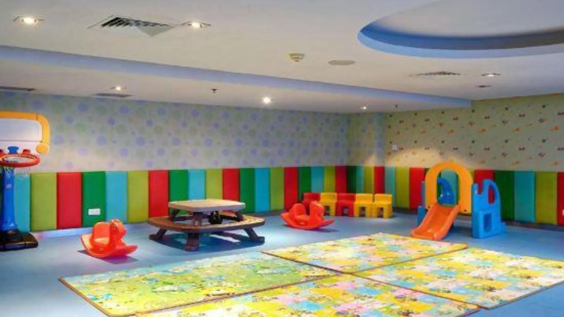 코타키나발루 Royal Crown Scsp 783 KK CBD near Imago 3성급 호텔 수영장