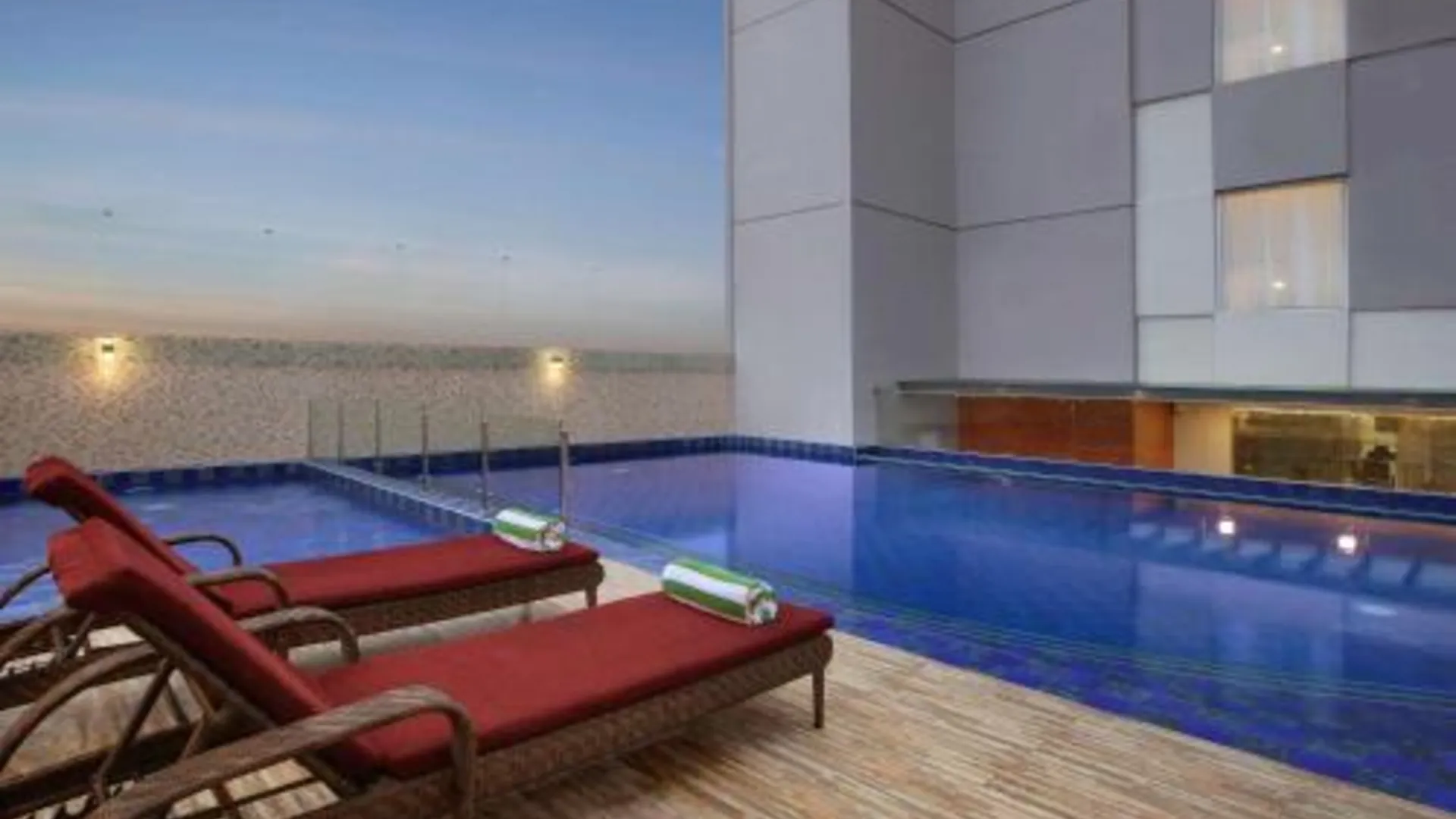 마카사르 이비스 스타일 마카사르 삼 라투랑이 3성급 호텔 외관