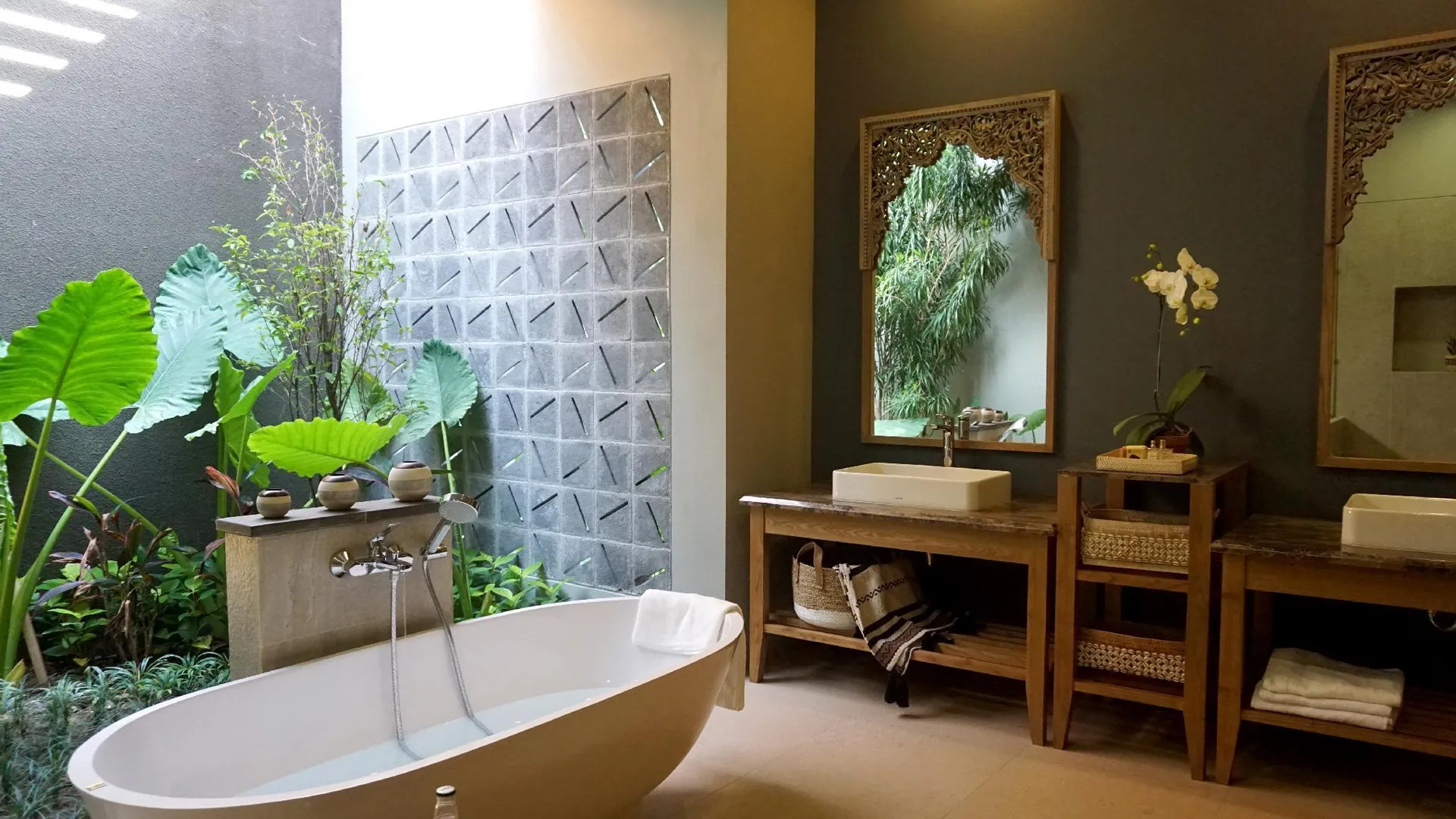 발리 짱구의 빌라 (365m², 침실 3개, 프라이빗 욕실 4개) 5성급 게스트하우스 로비