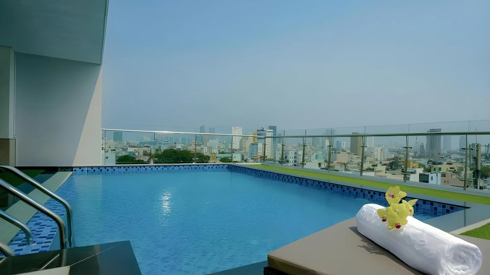 다낭 꿕 꾸엉 센터 다낭 호텔 바이 하빌랜드 3성급 호텔 스위트룸