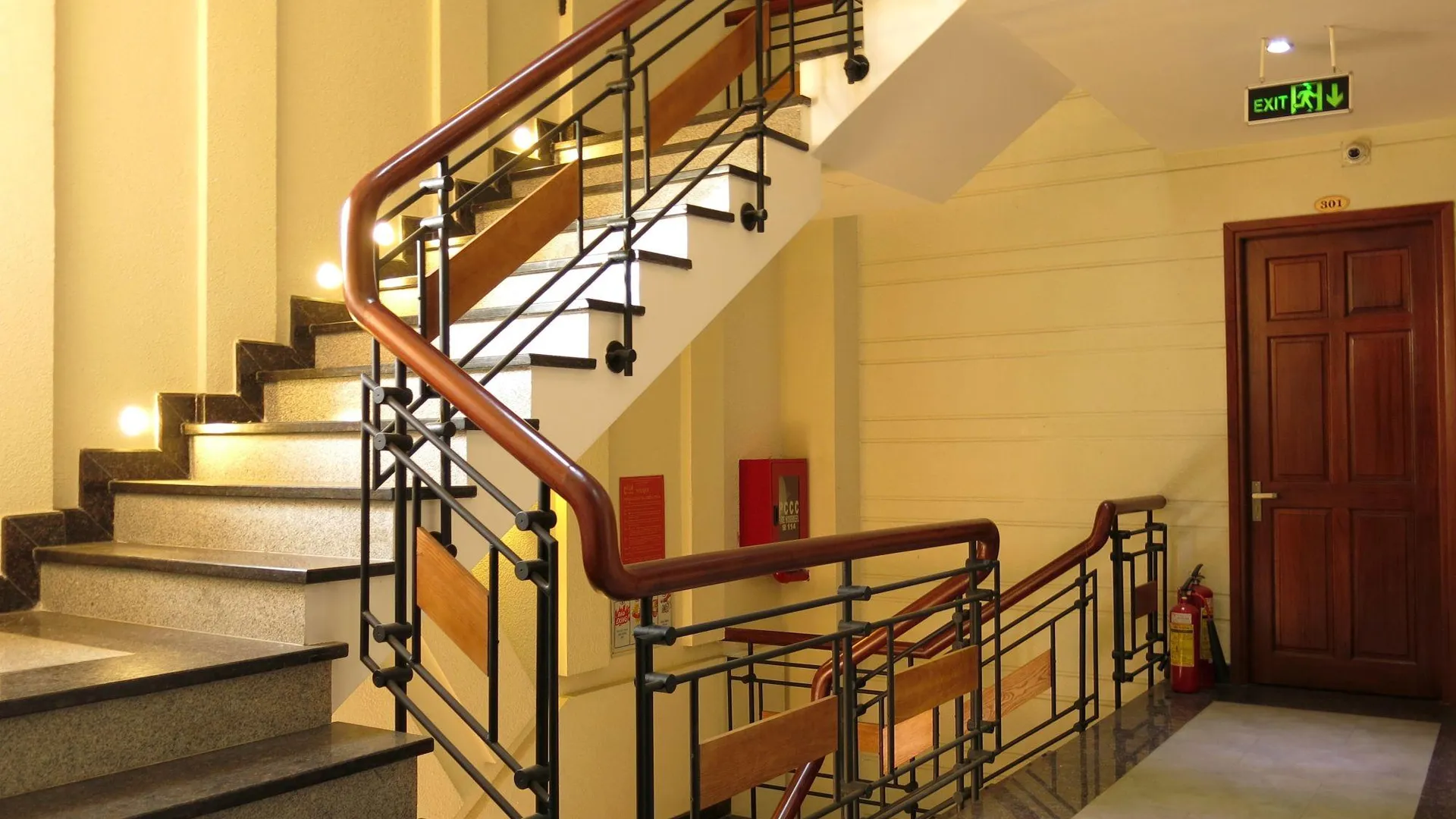 호치민 민 누 호텔 2성급 호텔 외관