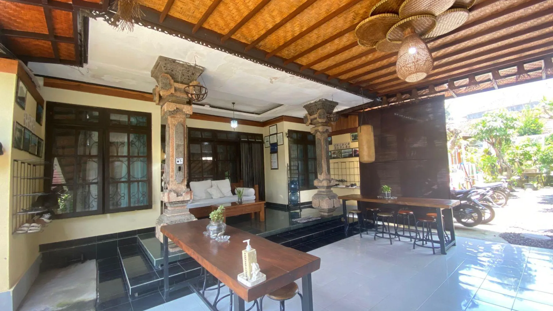 발리 코리빙 발리 스위트 홈 코스트 렝캅 디 타바난 코트 5성급 호텔 로비