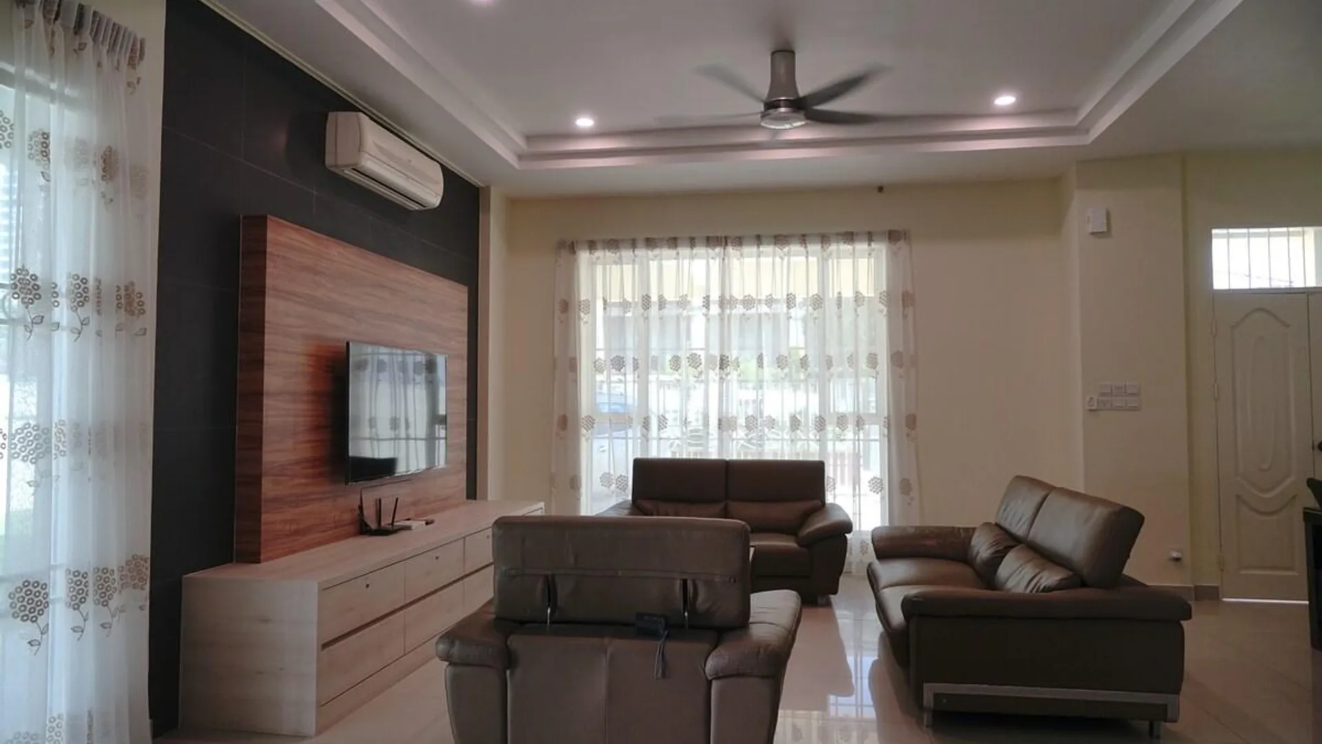 코타키나발루 중심 업무 지구 (CBD)의 프라이빗 하우스 (100m², 침실 6개, 프라이빗 욕실 4개) 2성급 싱글룸 로비