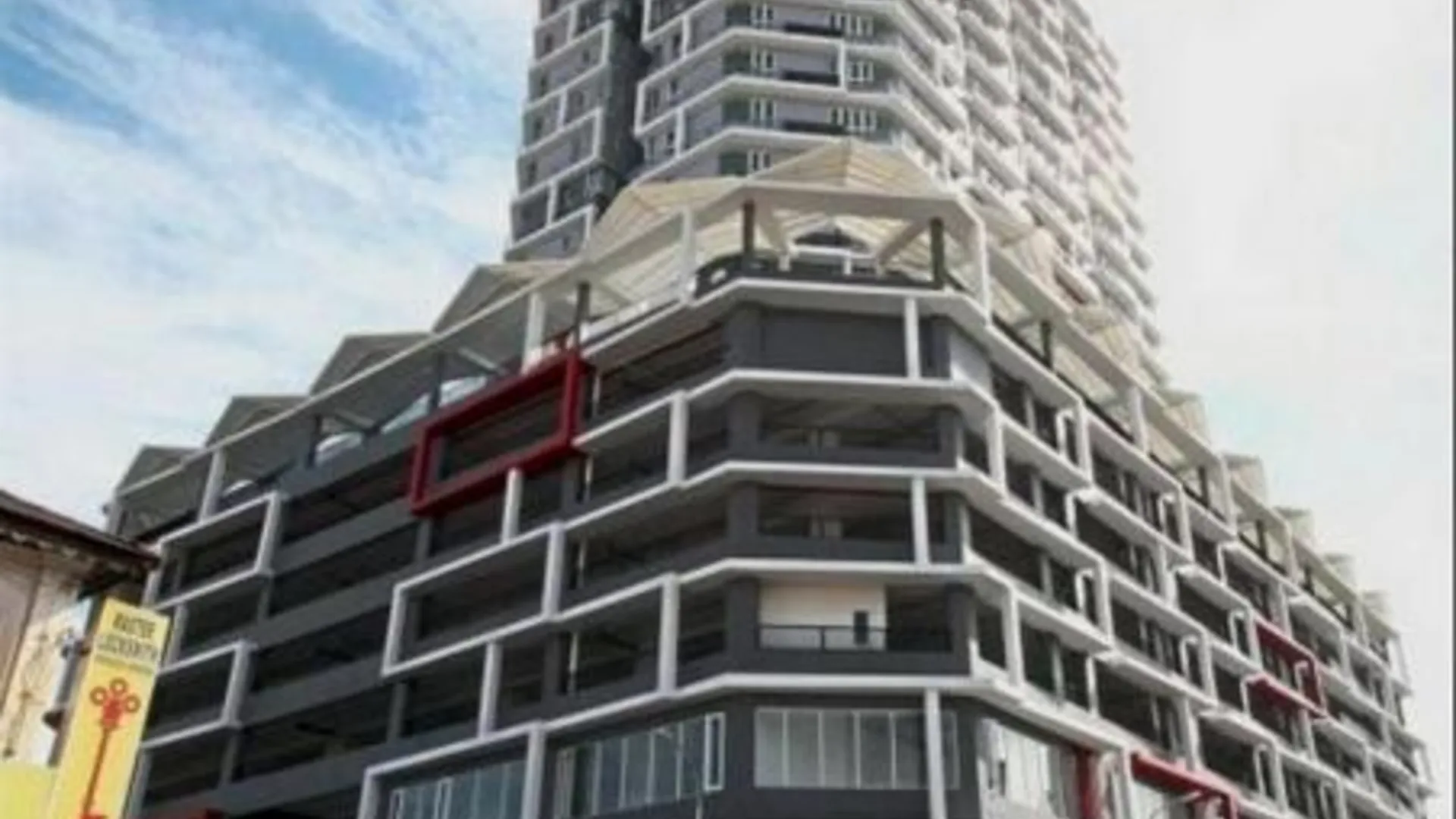 이포 캄풍 자와의 프라이빗 하우스 (800m², 침실 2개, 프라이빗 욕실 2개) 3성급 게스트하우스 수영장