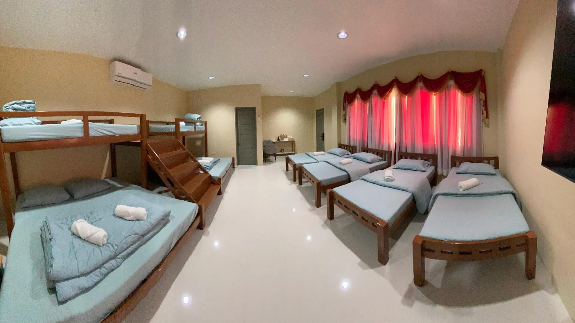 마하약 Rudhil's Place Resort and Sports Complex 4성급 호텔 전망