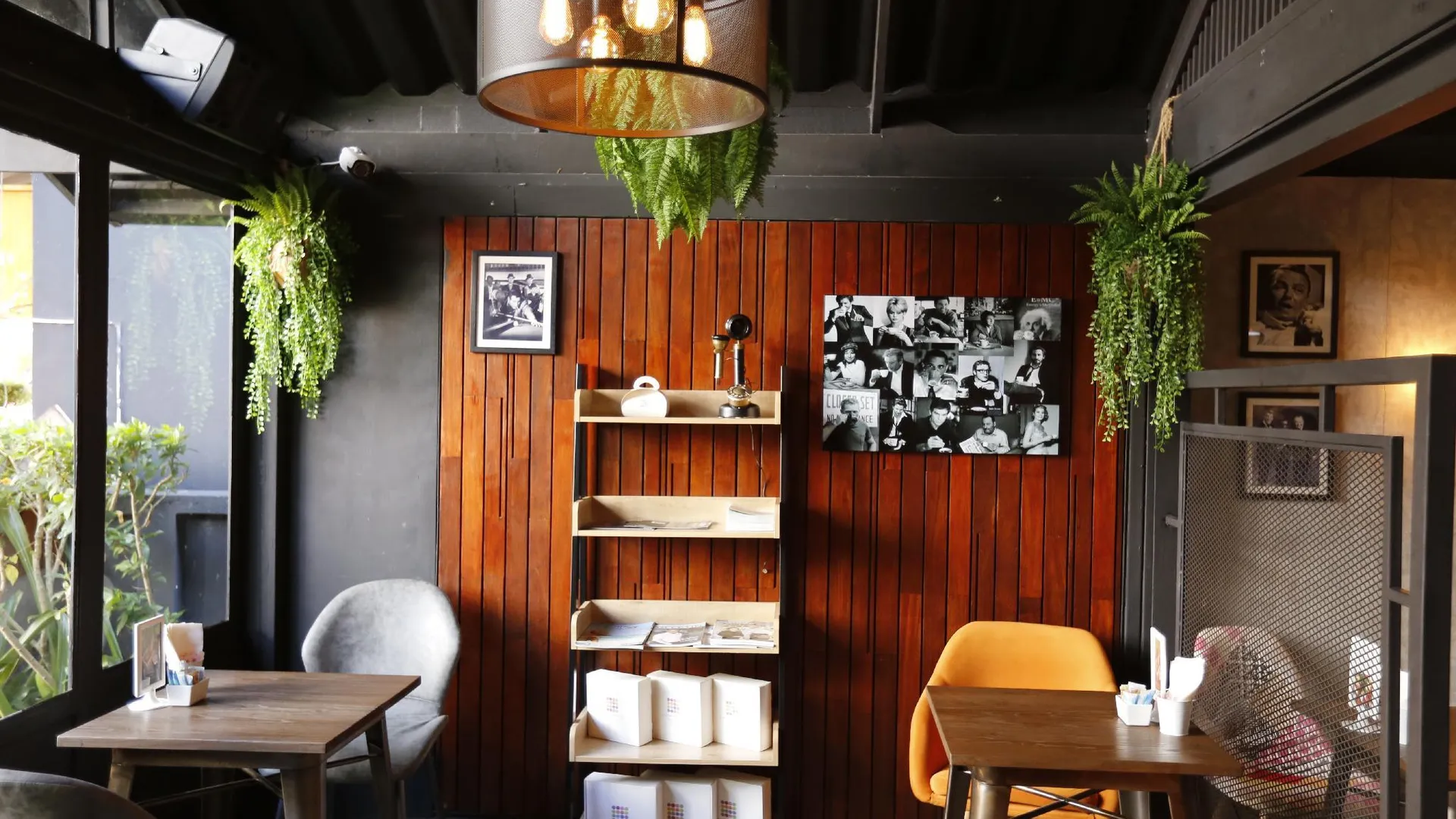 푸켓 반 카말라 백팩커 2성급 호텔 객실