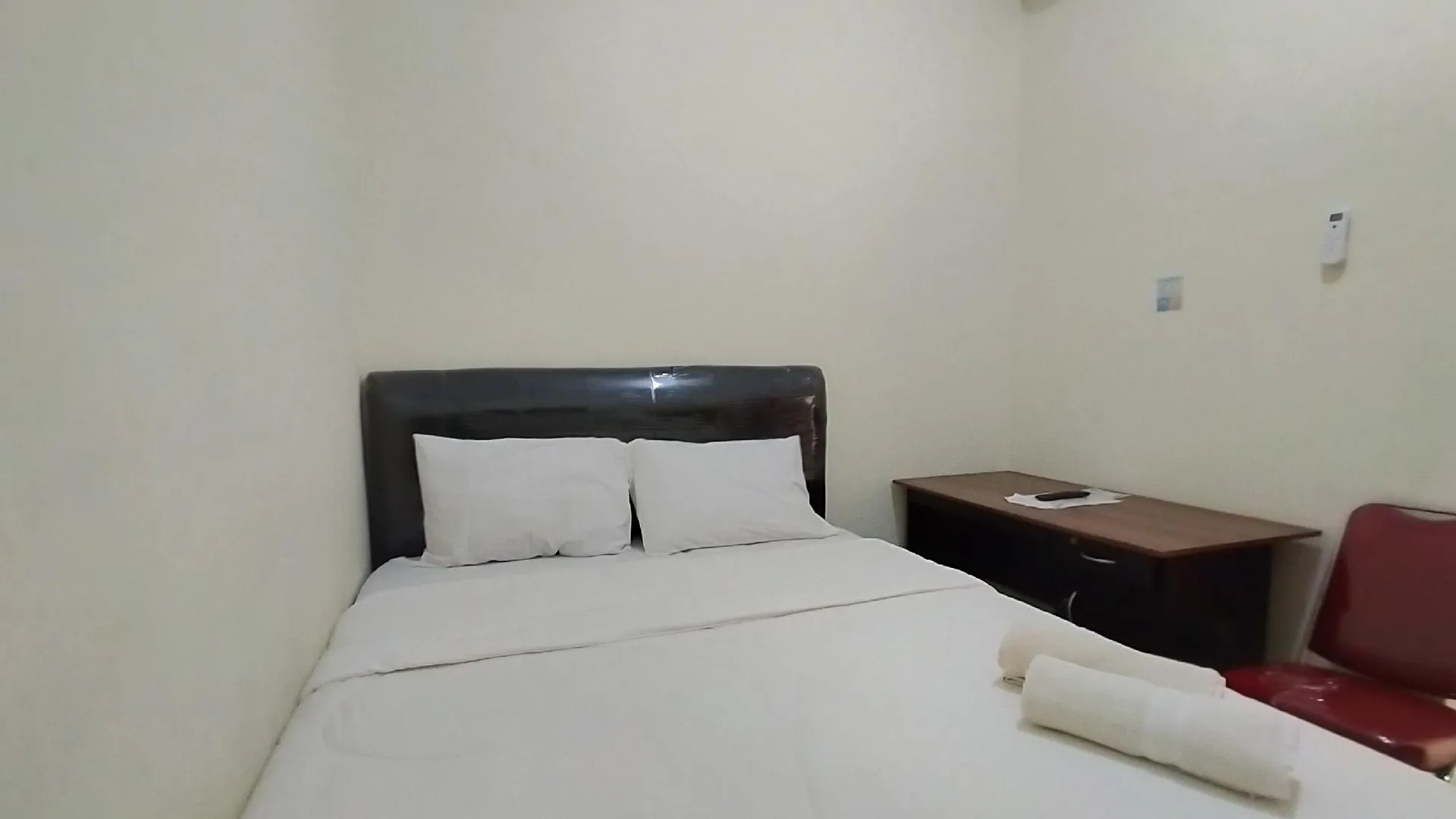 마카사르 레드도어즈 샤리아 앳 다네스티 홈스테이 반다라 술탄 하사누딘 근처 2성급 호텔 객실