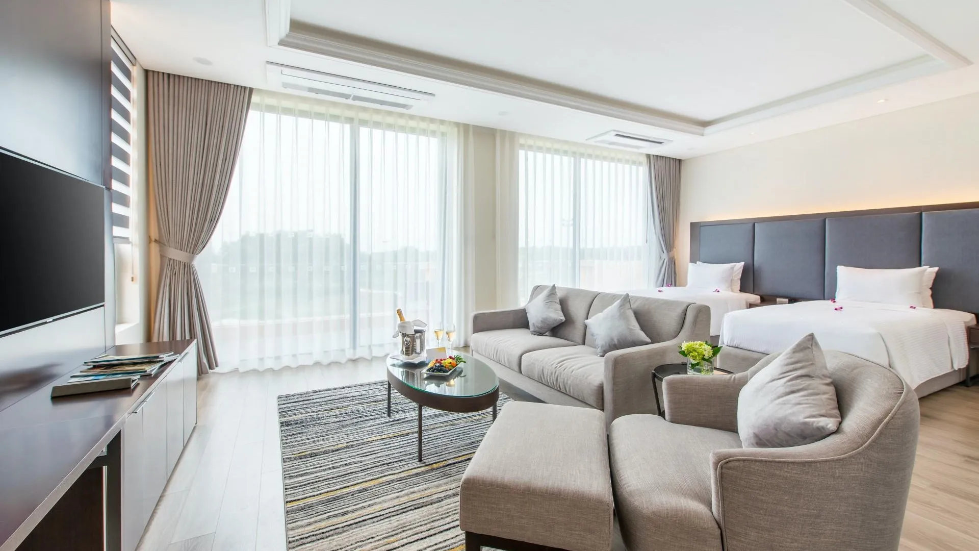 하노이 윈덤 스카이 레이크 리조트 앤 빌라 4성급 호텔 스위트룸