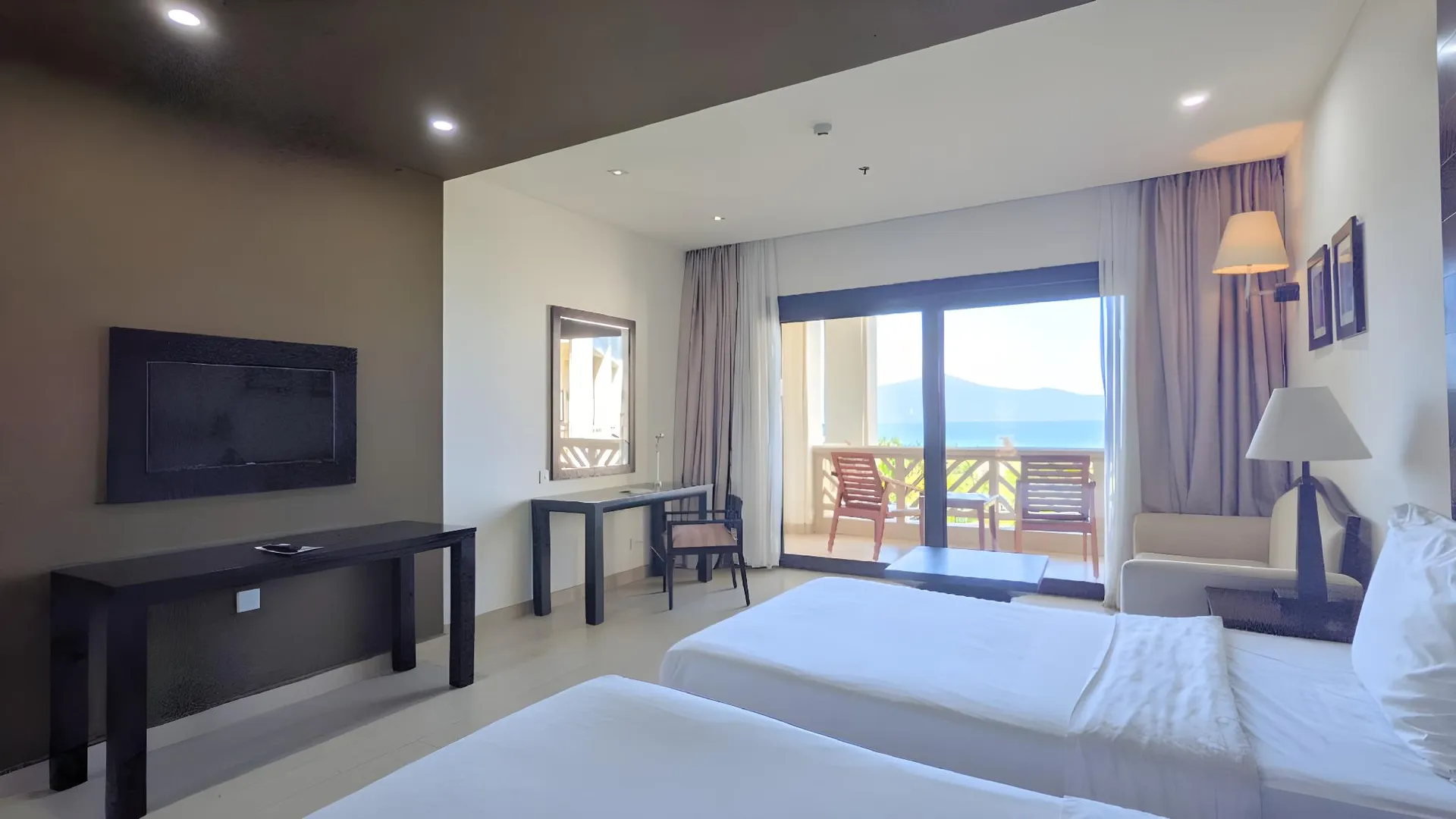 다낭 울랄라니 리조트 앤 콘도텔 5성급 호텔 스위트룸