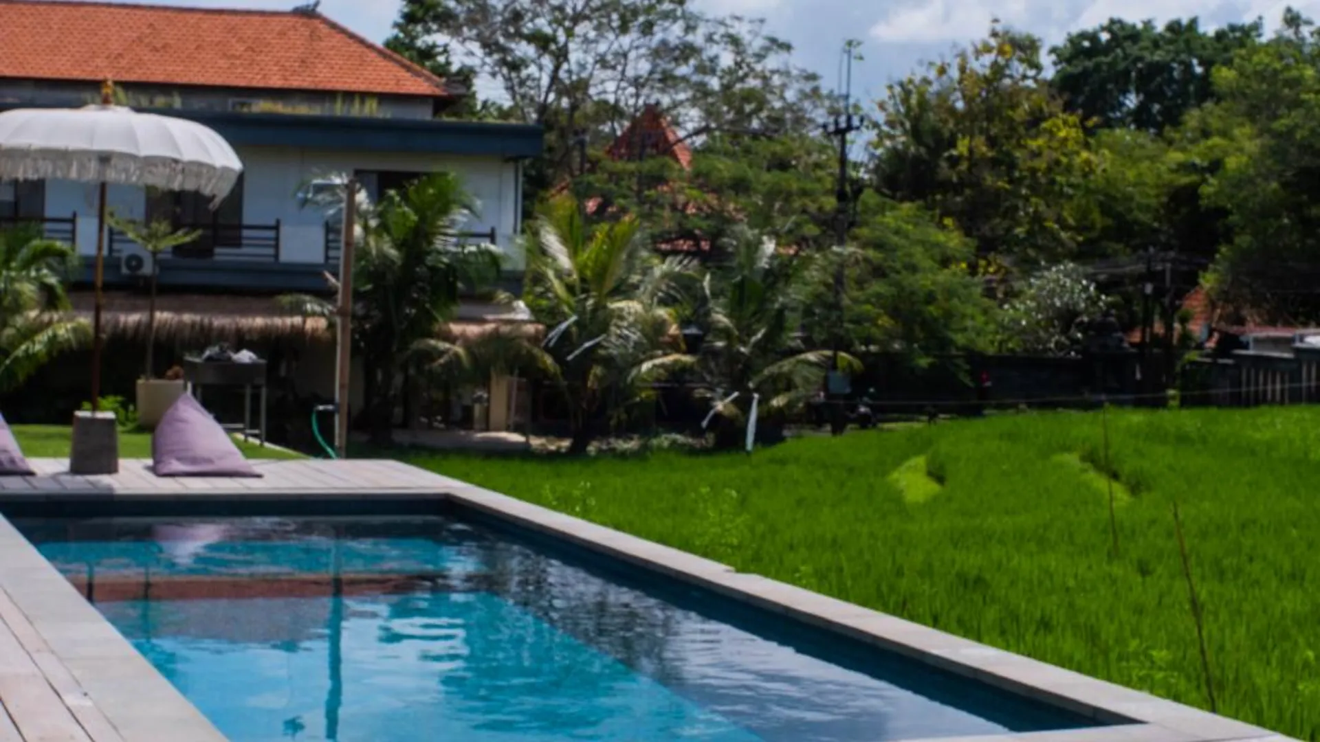 발리 더 백야드 짱구 4성급 호텔 객실