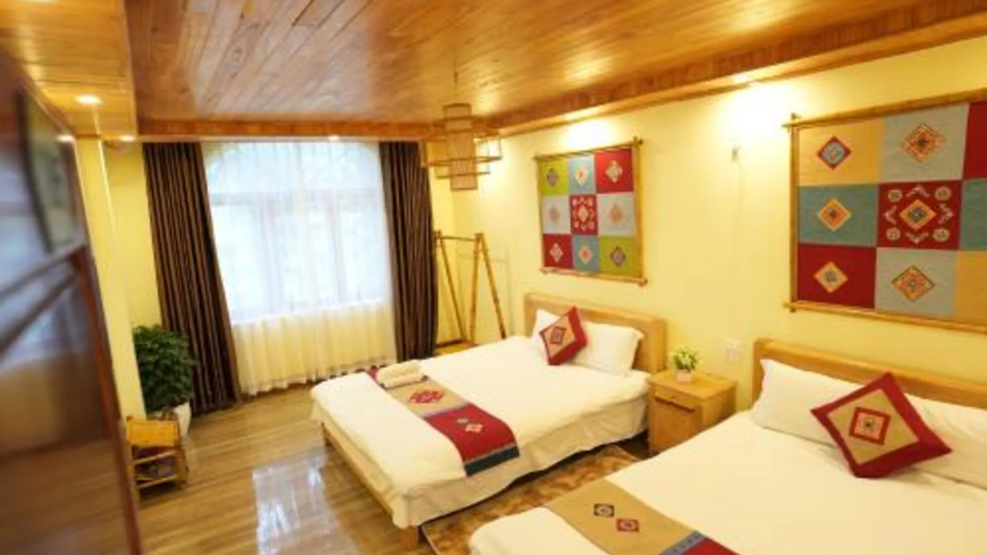 사파 후언 다우 다우 호스테이 2성급 호텔 스위트룸