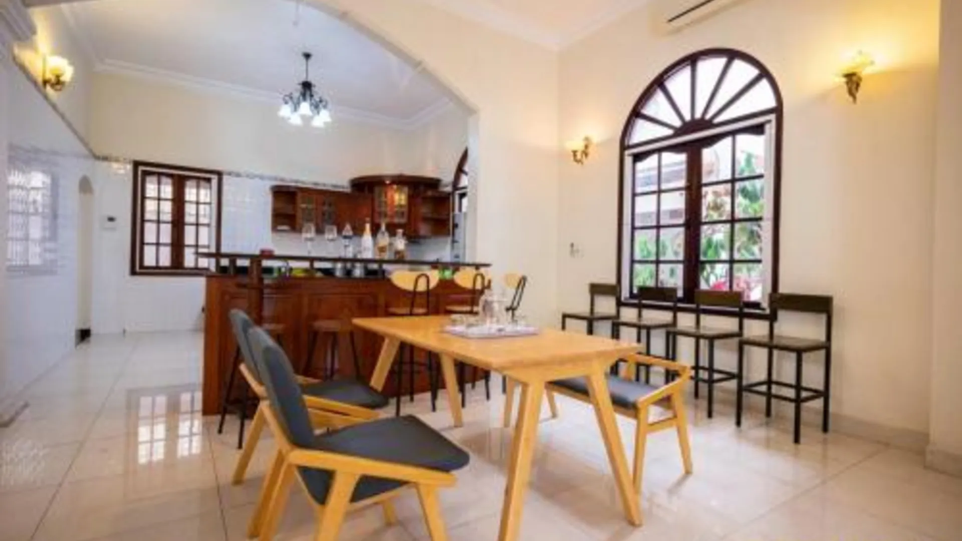 호치민 빈탄의 빌라 (800m², 침실 5개, 프라이빗 욕실 6개) 4성급 싱글룸 레스토랑