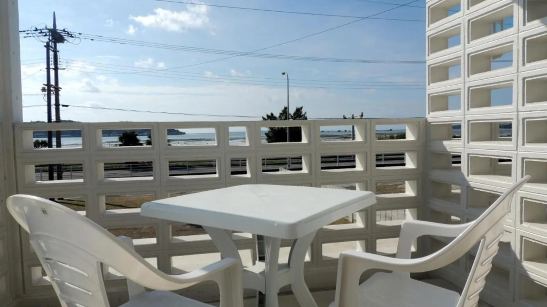 오키나와 본섬 우미노야도 우미카제 2성급 호텔 로비