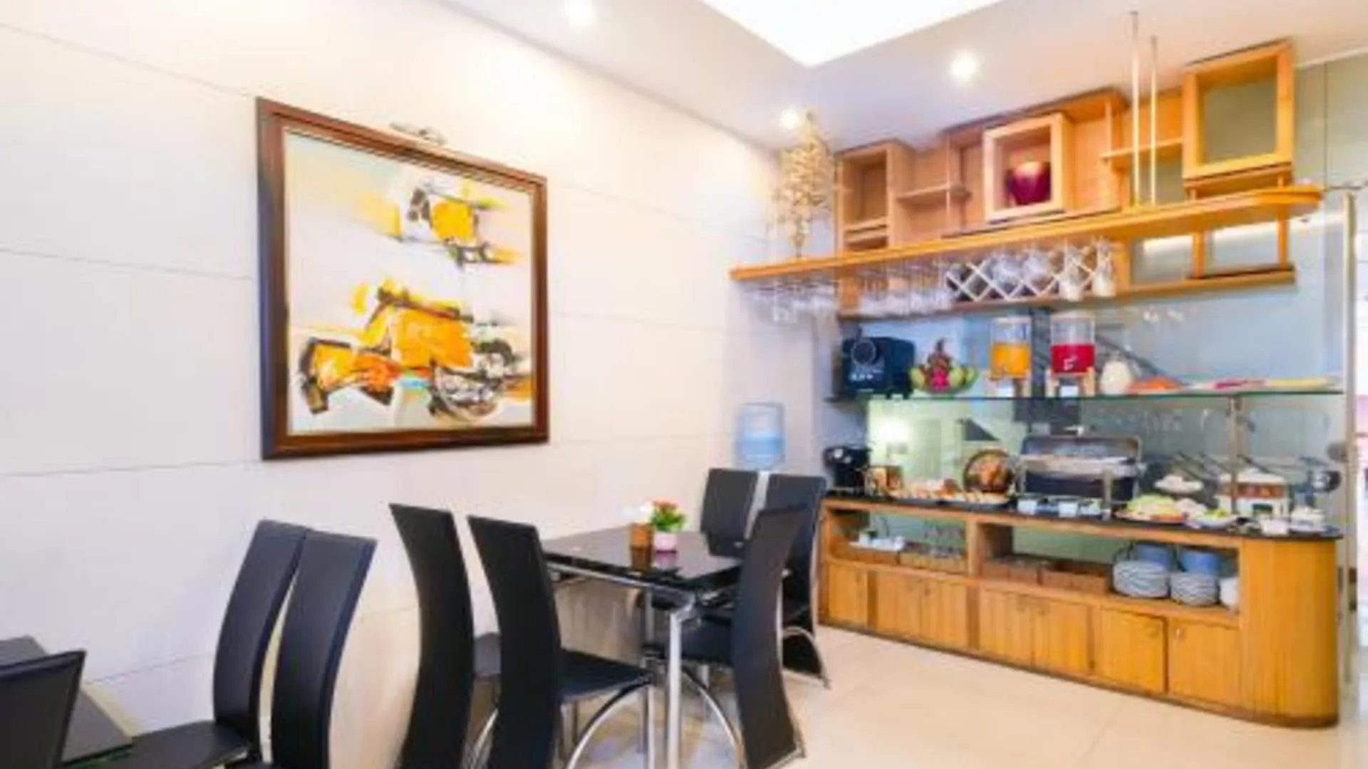 호치민 지아 후이 호텔  2성급 호텔 외관