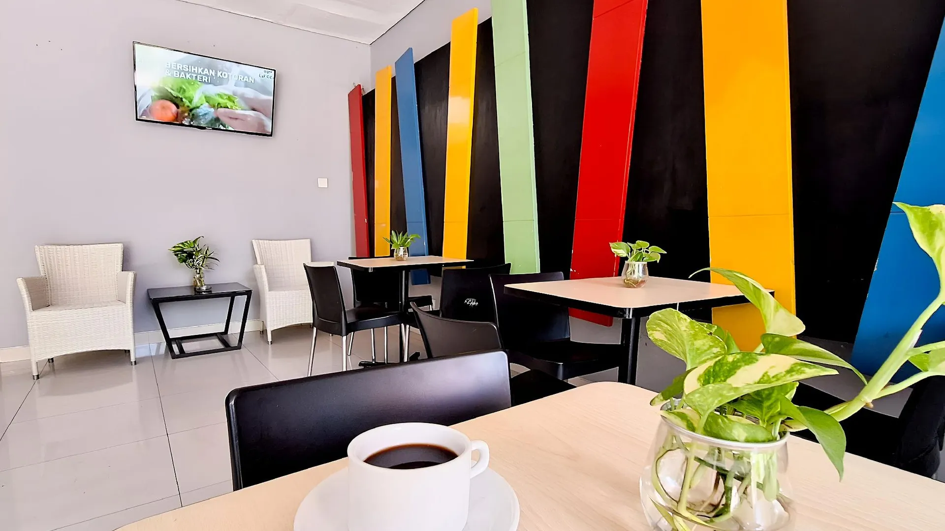 마카사르 아마리스호텔 파나쿠강 2성급 호텔 외관