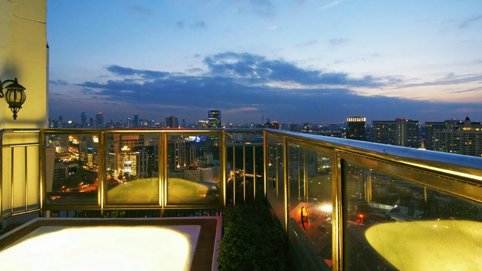 방콕 그랜드 다이아몬드 스위트 호텔 4성급 호텔 외관