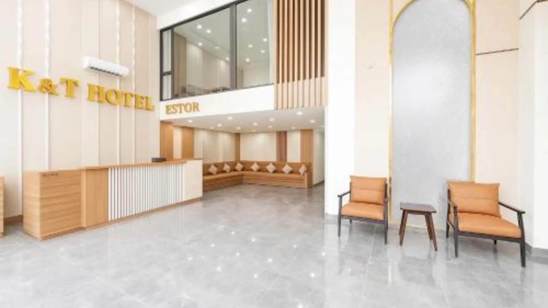 호치민 K&T 호텔 산 바이 TSN-150m 투 냐 가 T3 3성급 호텔 외관