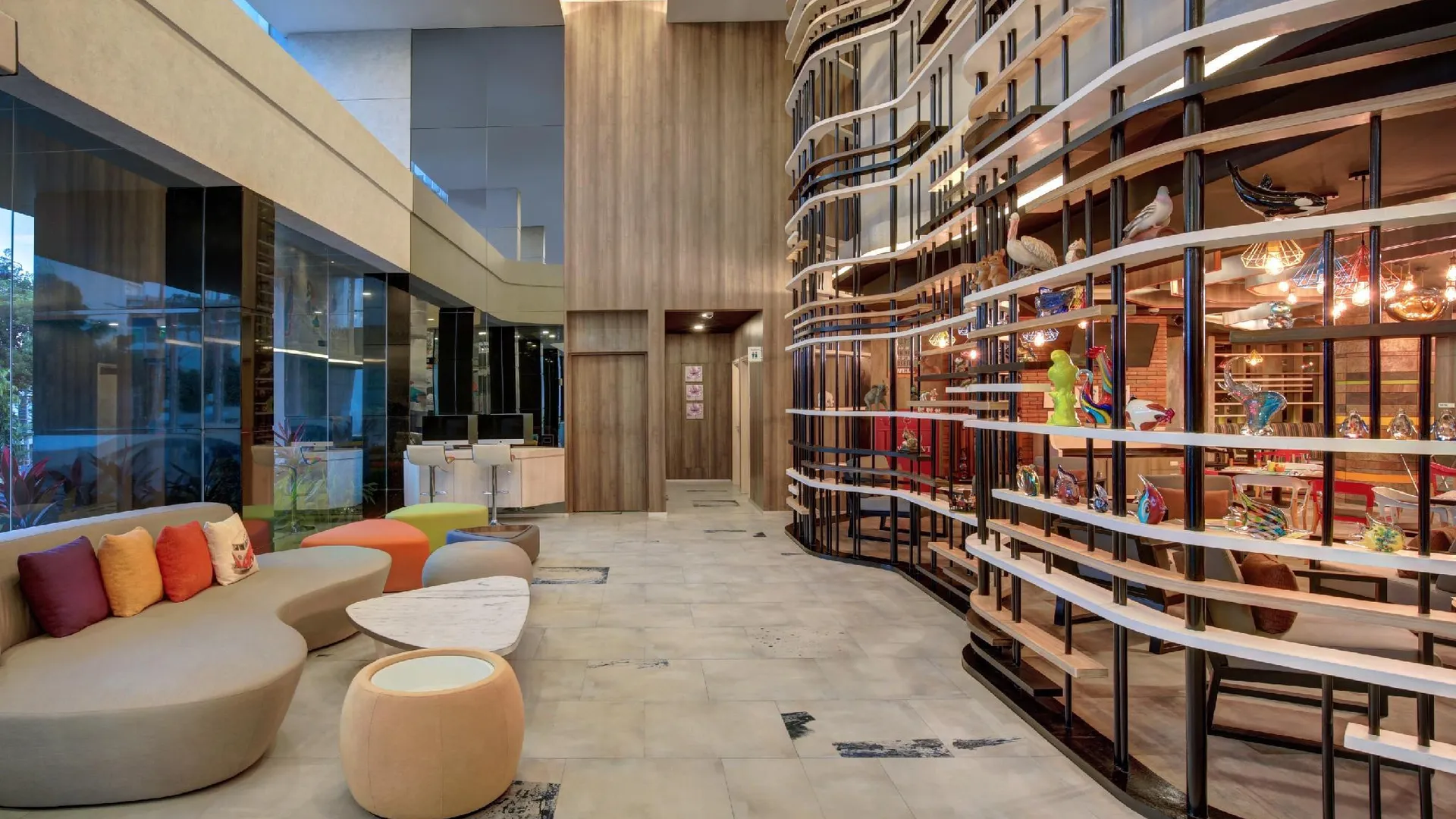 마카사르 이비스 스타일 마카사르 삼 라투랑이 3성급 호텔 레스토랑