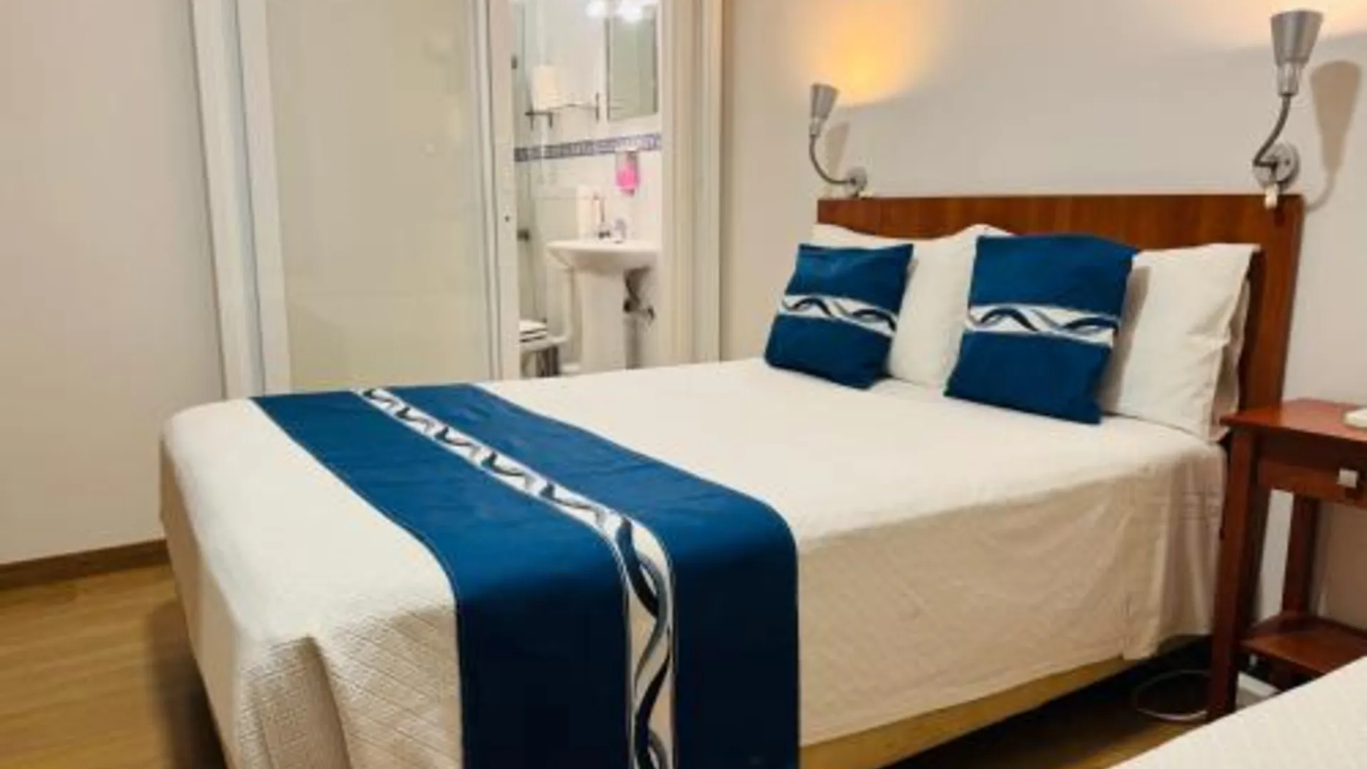 리스본 레지덴셜 카모이스 2성급 호텔 스위트룸