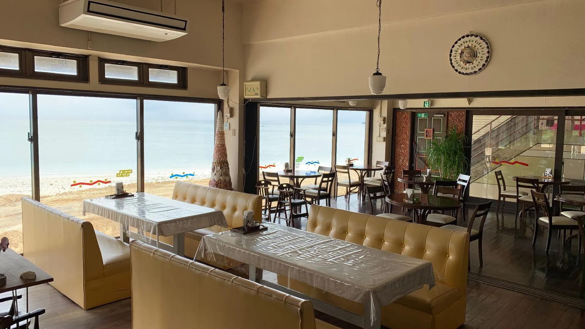 오키나와 본섬 호텔 앤 레스토랑 온 더 비치 루에 2성급 호텔 로비