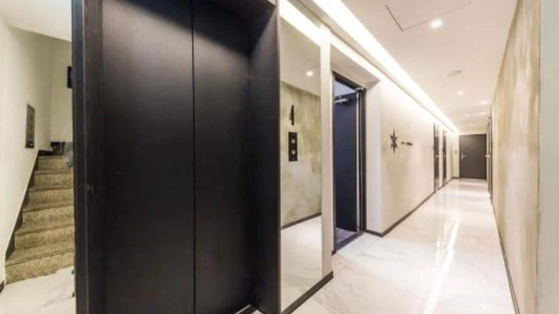 서울 신촌 포레스타 2성급 호텔 외관