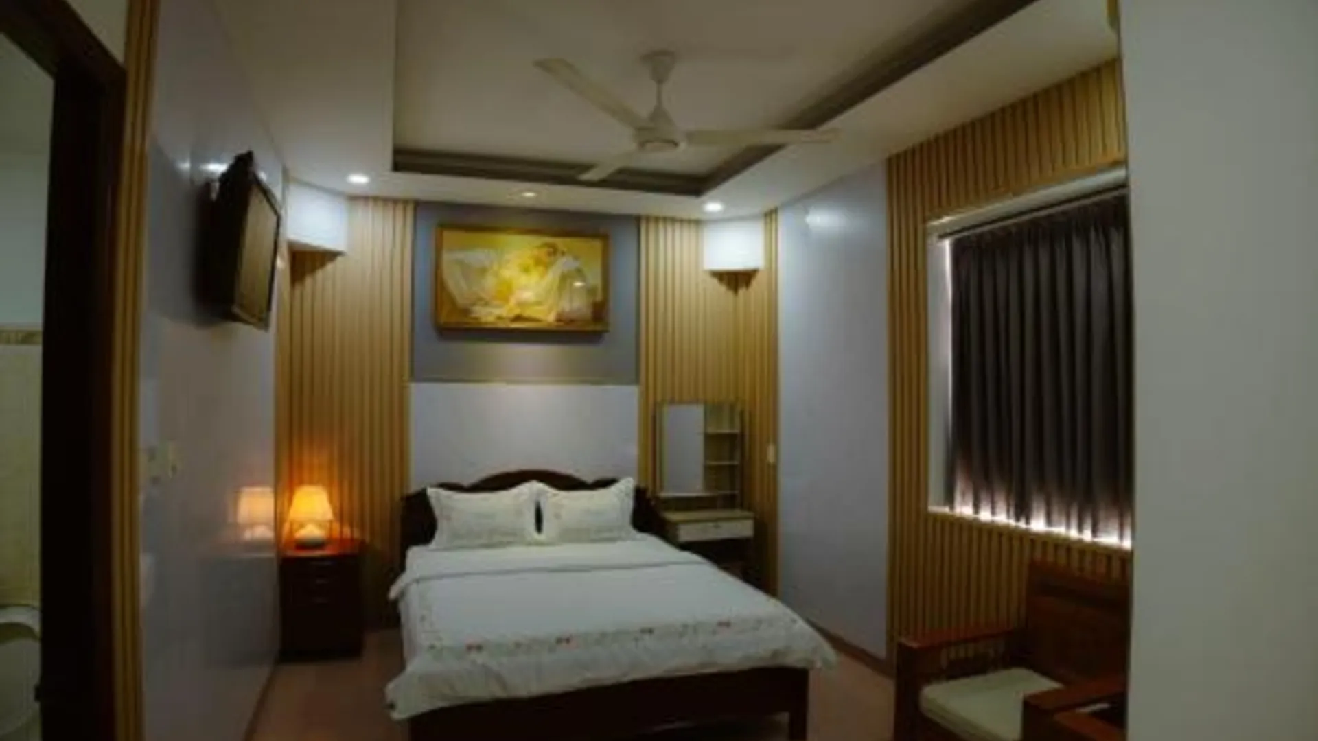 호치민 호앙 손 호텔 호텔 스위트룸