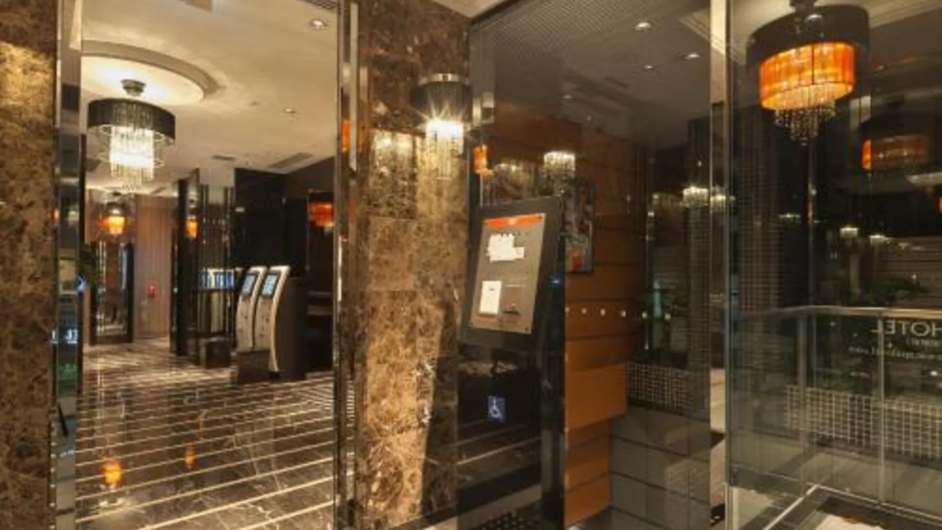 도쿄 / 동경 APA 호텔 히가시-신주쿠-에키매 3성급 호텔 외관