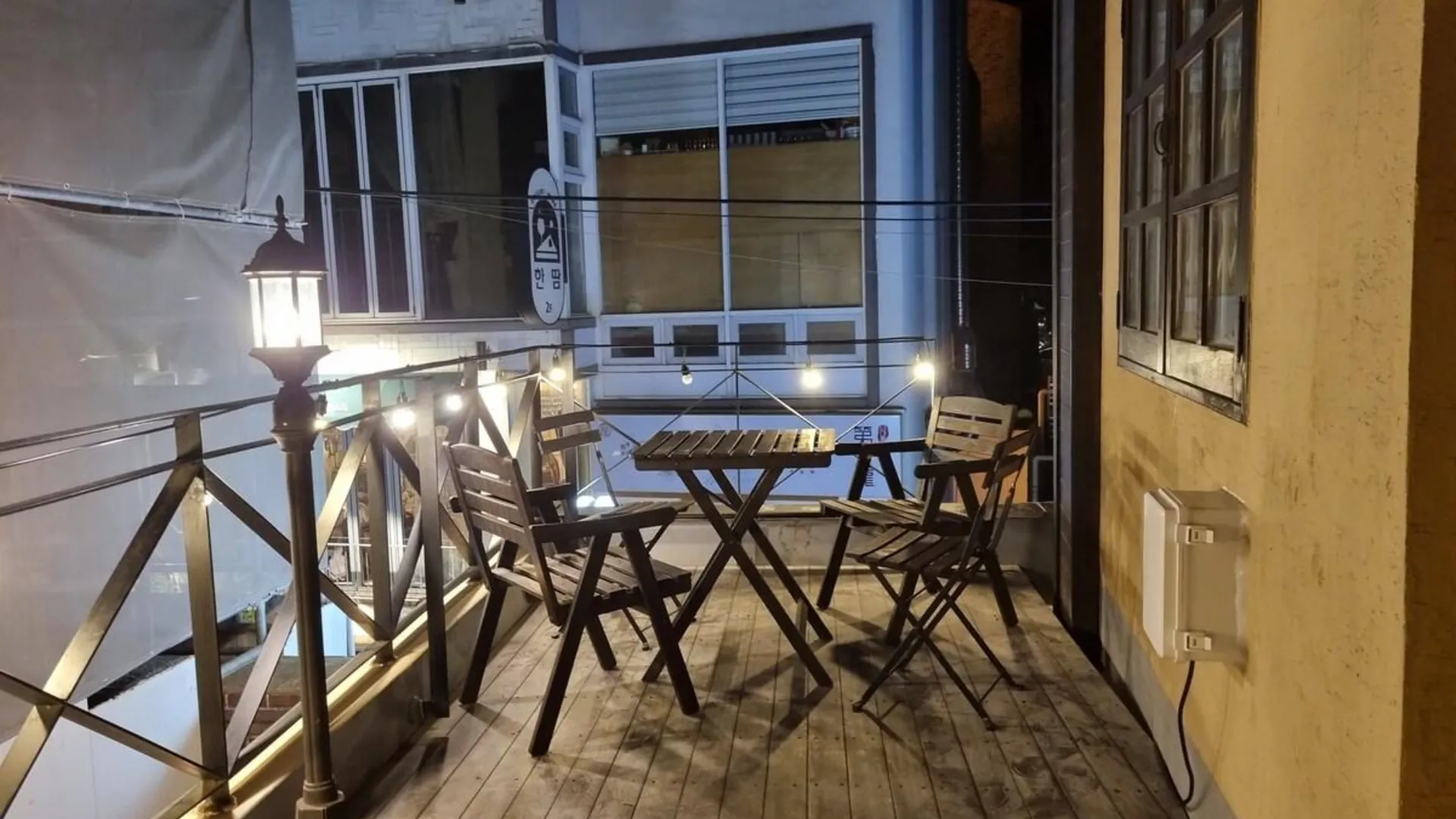 서울 신촌의 프라이빗 하우스 (m², 침실 1개, 프라이빗 욕실 1개) 4성급 게스트하우스 레스토랑