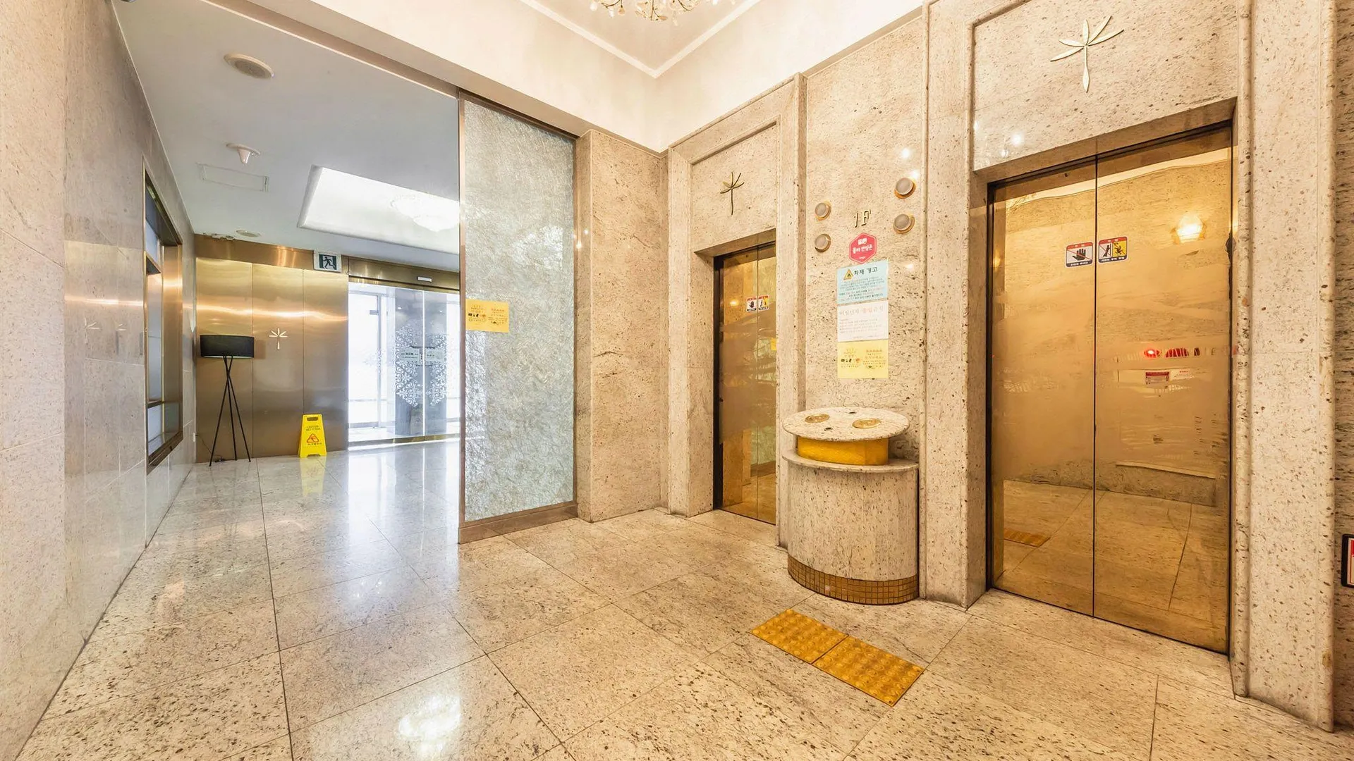 서울 리츠호텔 3성급 호텔 외관