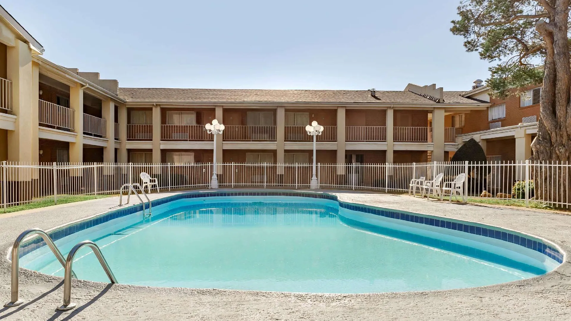 로턴 (OK) 데이즈 인 바이 윈덤 로턴 2성급 호텔 외관