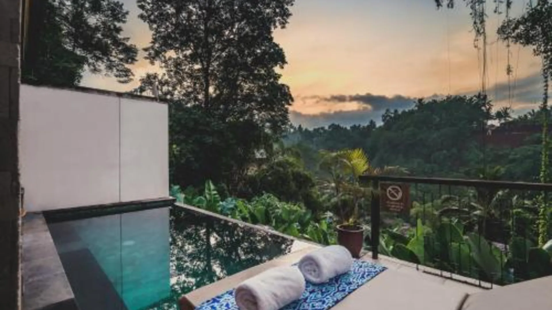 발리 아모라 우붓 부티크 빌라 5성급 호텔 수영장