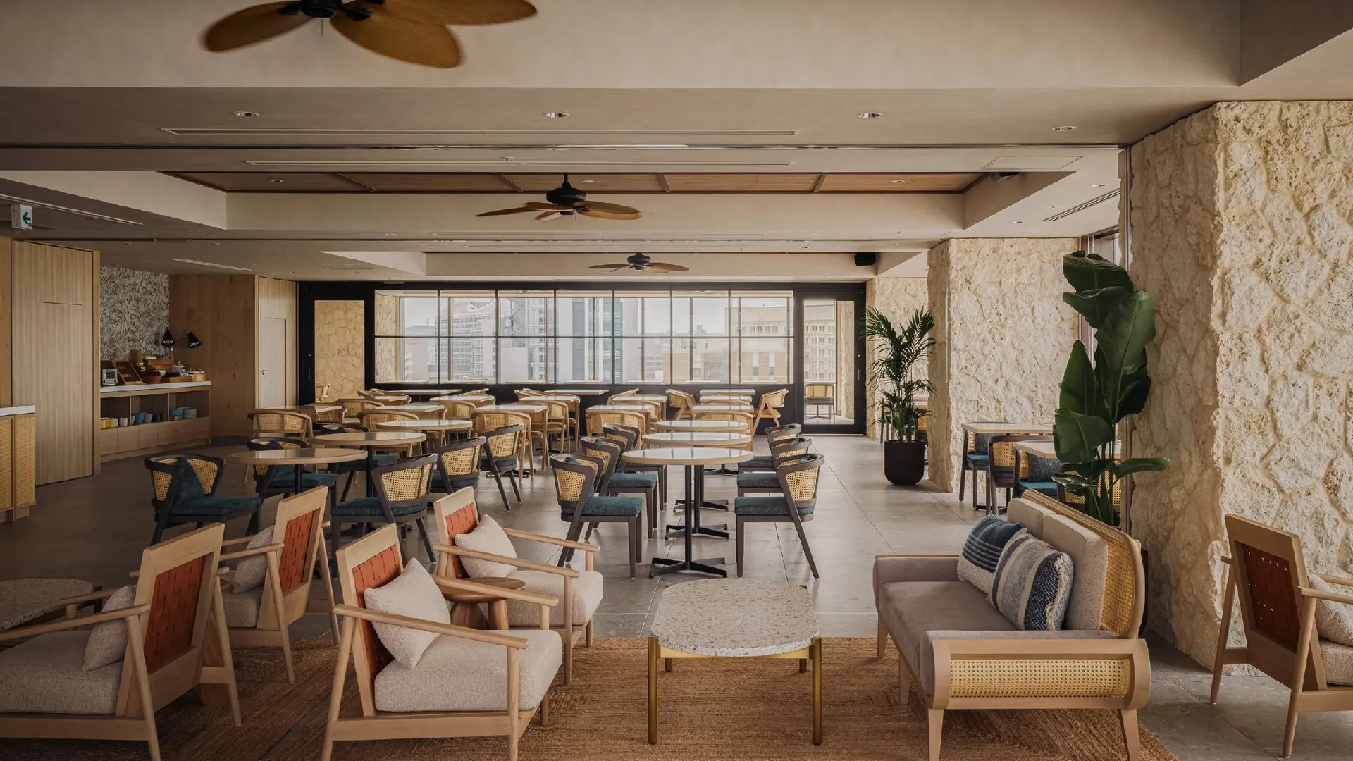 오키나와 본섬 더 네스트 나하 5성급 호텔 수영장