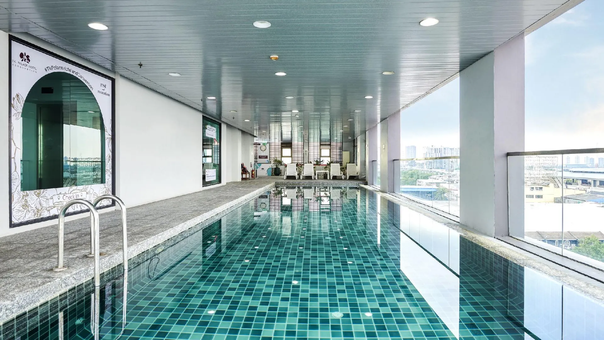 방콕 TK. 팰리스 호텔 앤 컨벤션 방콕 4성급 호텔 외관