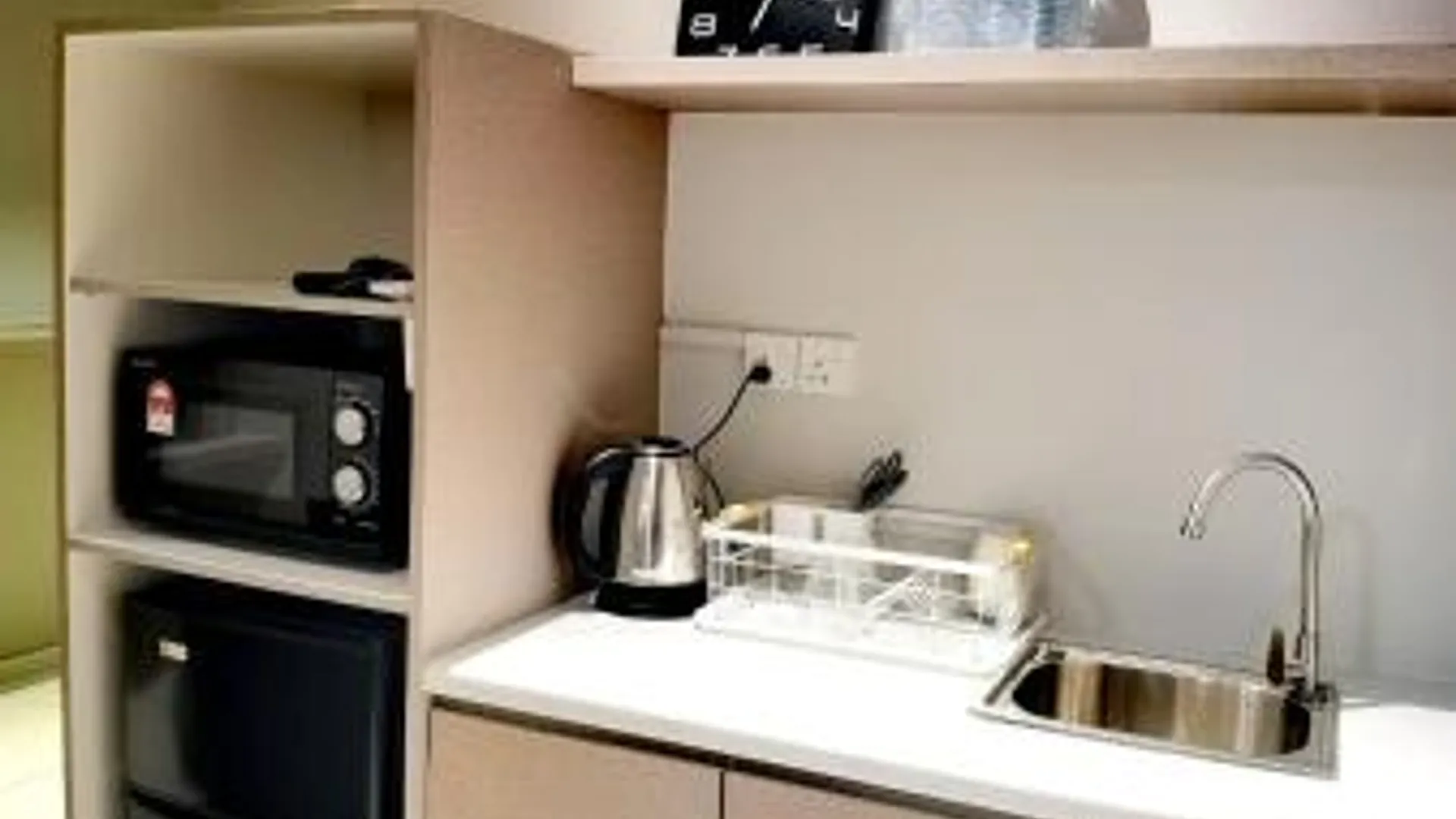 코타키나발루 시티 센터의 프라이빗 하우스 (m², 침실 2개, 프라이빗 욕실 2개) 3성급 게스트하우스 레스토랑