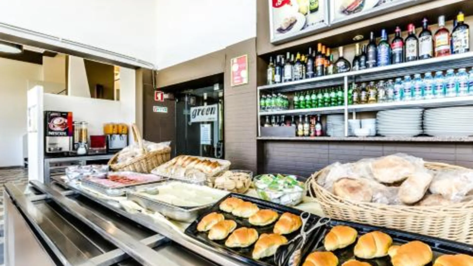 아마 도라 레지덴시알 자르징 다 아마도라 2성급 호텔 로비