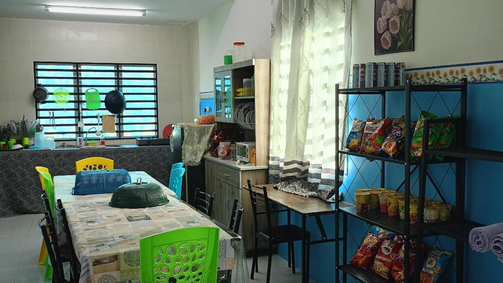 이포 탄중 람부탄의 프라이빗 하우스 (1400m², 침실 3개, 프라이빗 욕실 3개) 4성급 게스트하우스 레스토랑