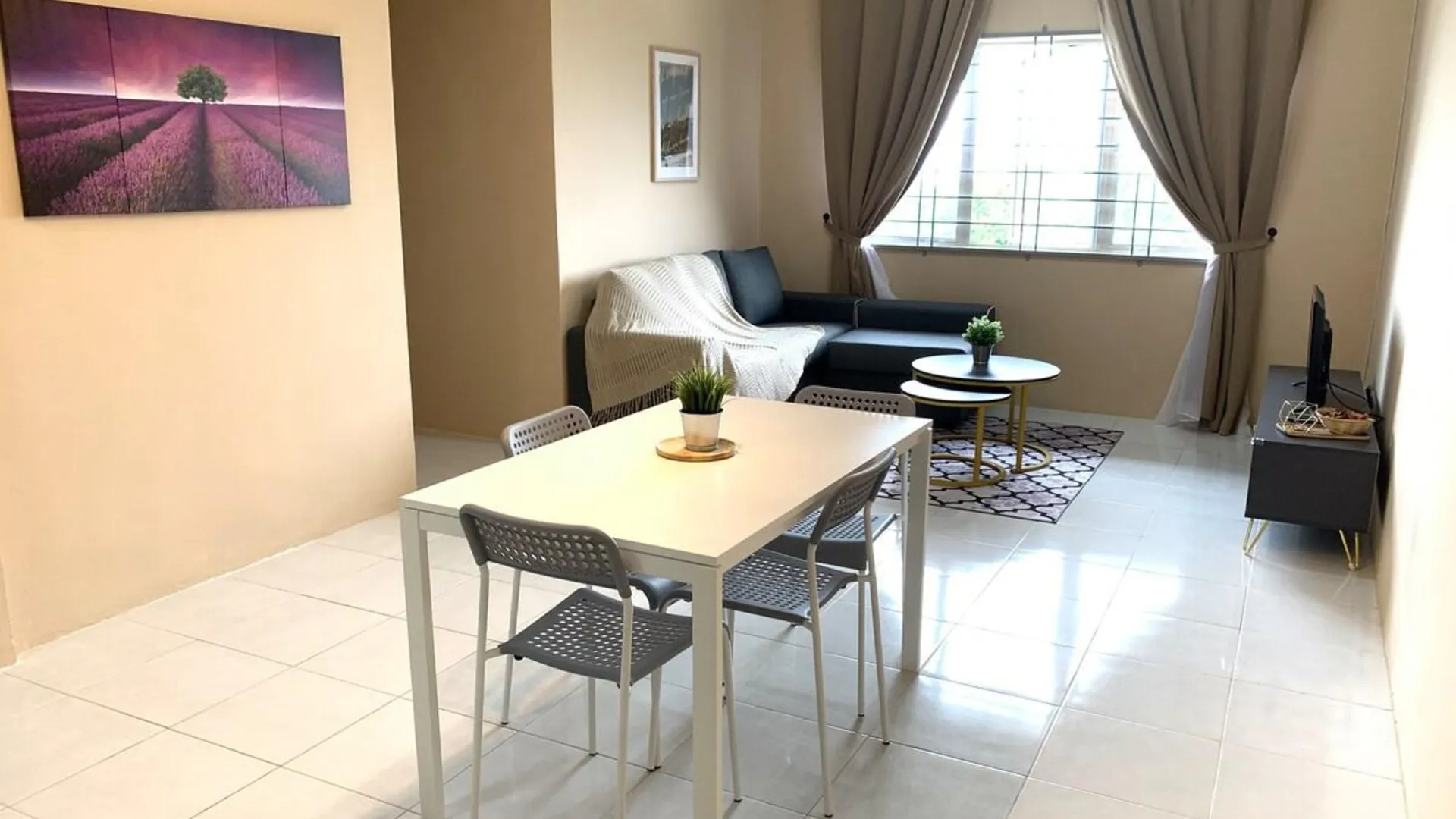 쿠안탄 테루크 쳄페타크의 아파트먼트 (m², 침실 3개, 프라이빗 욕실 2개) 4성급 게스트하우스 객실