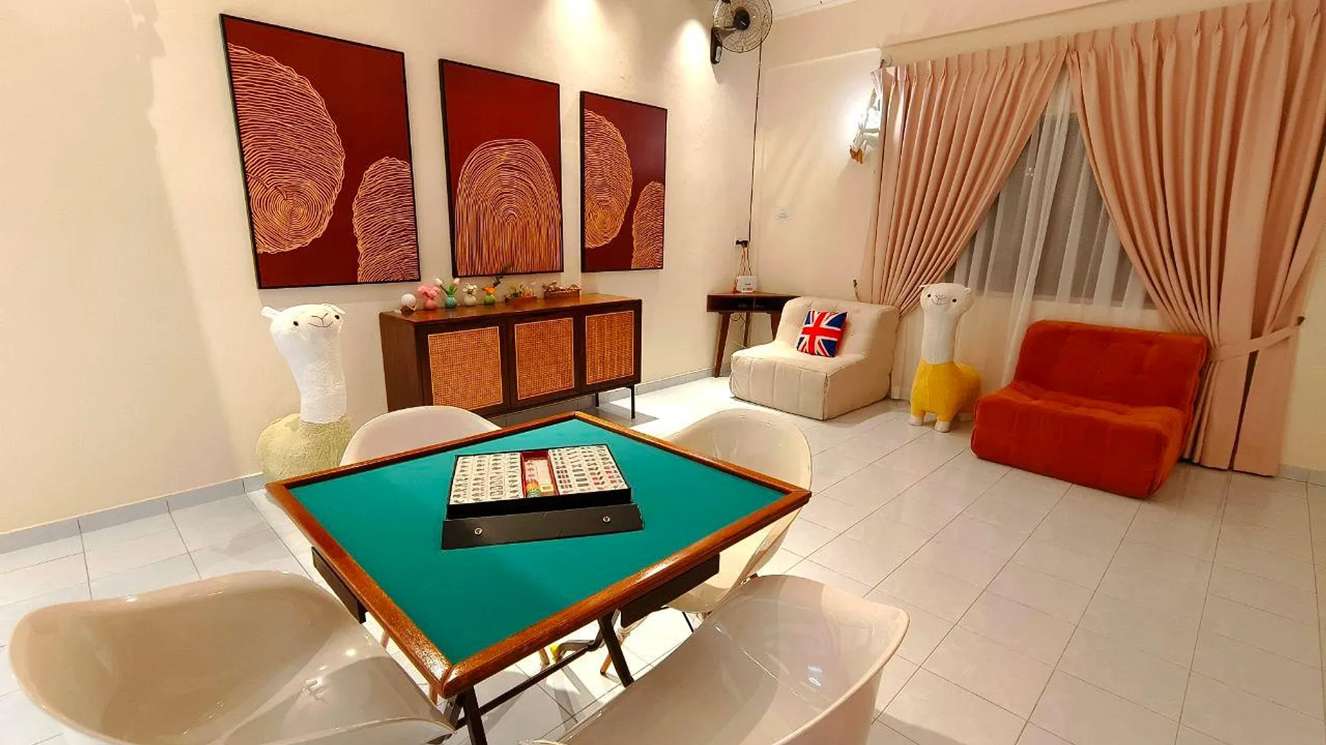 크루앙 클루앙 시티 센터의 방갈로 (m², 침실 7개, 프라이빗 욕실 6개) 3성급 게스트하우스 로비