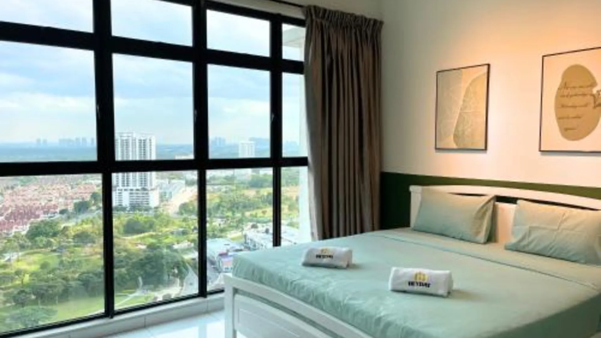 조호바루 / 조호르바루 스쿠다이의 프라이빗 하우스 (100m², 침실 3개, 프라이빗 욕실 2개) 3성급 게스트하우스 스위트룸