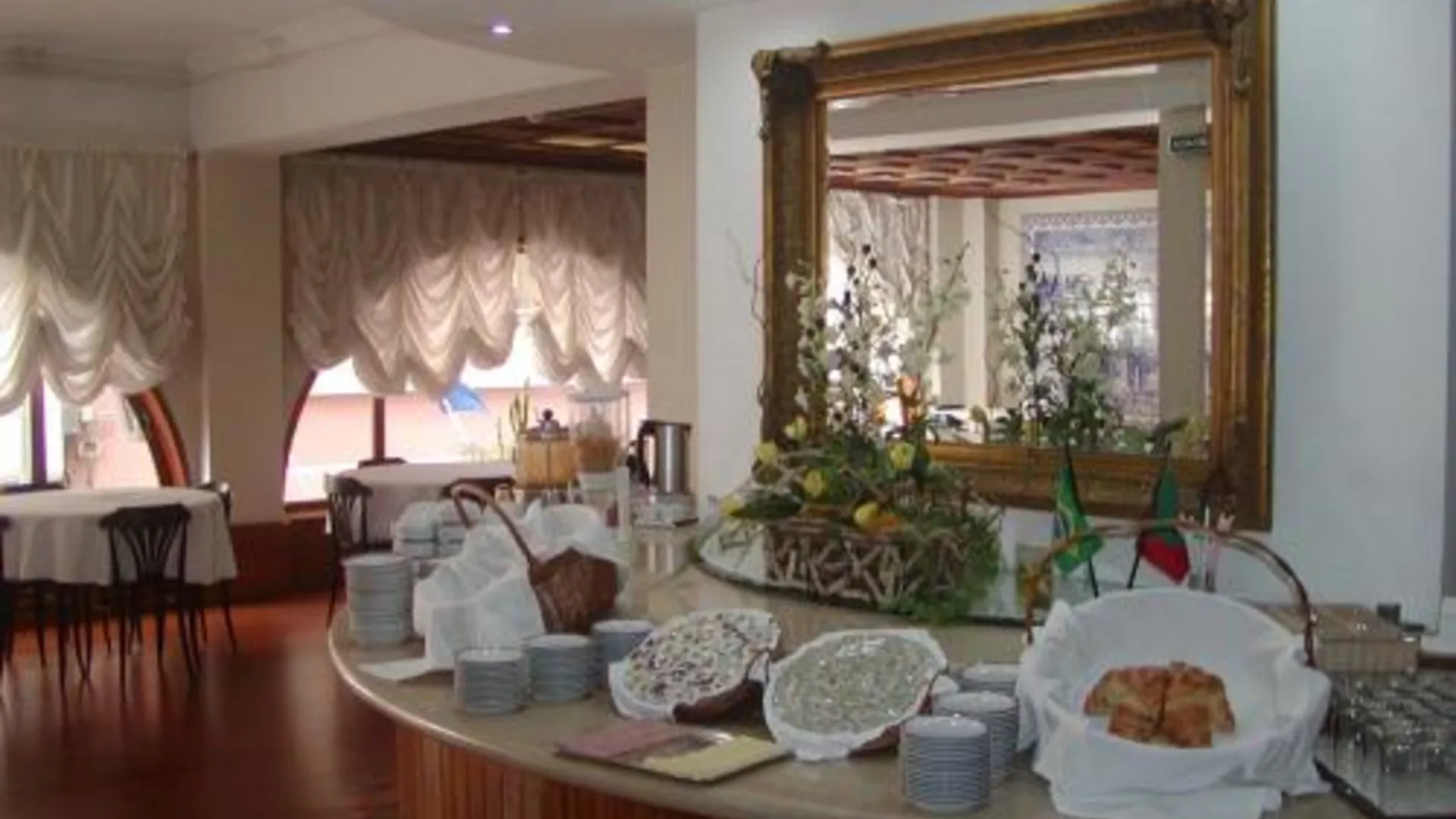 포보아 데 바짐 Luso Brasileiro 2성급 호텔 수영장