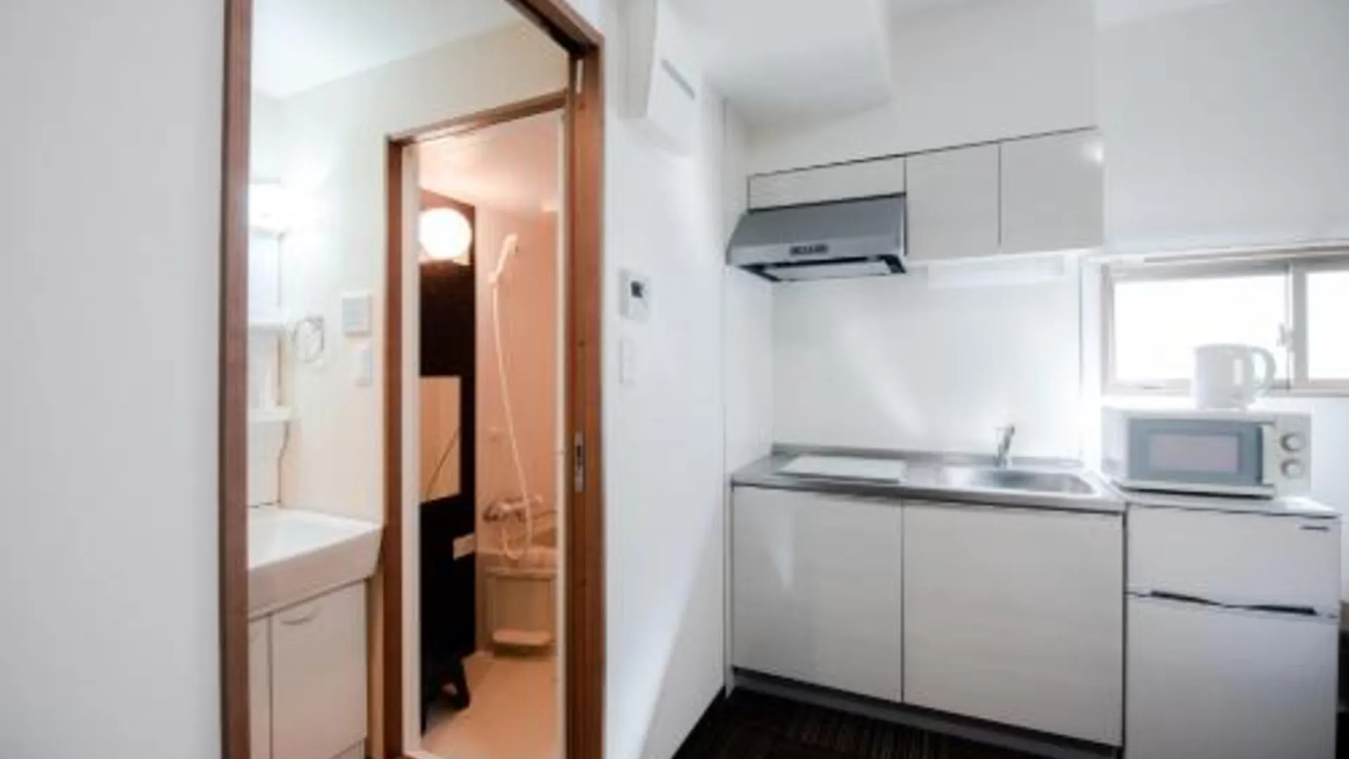 교토 Base in Kyoto Hanazono 4성급 게스트하우스 수영장