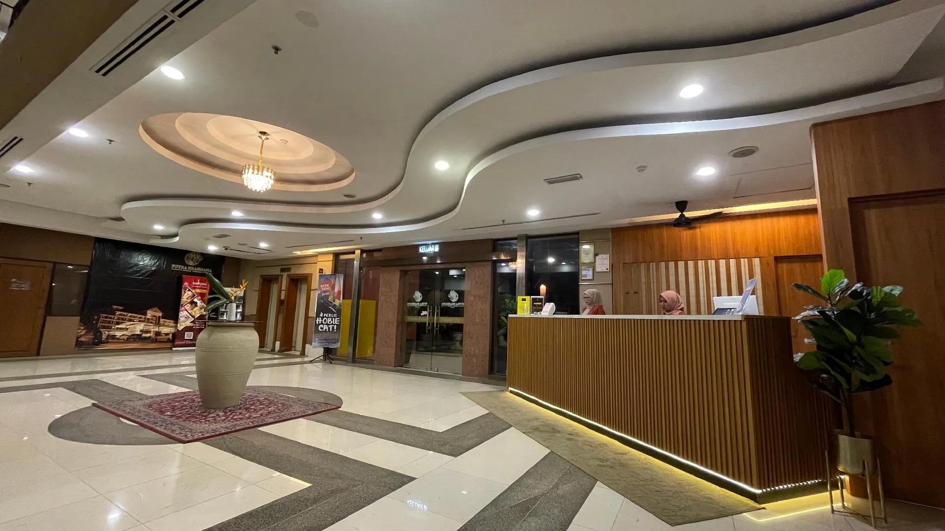 캉가르 푸트라 브라스마나 호텔 2성급 호텔 로비
