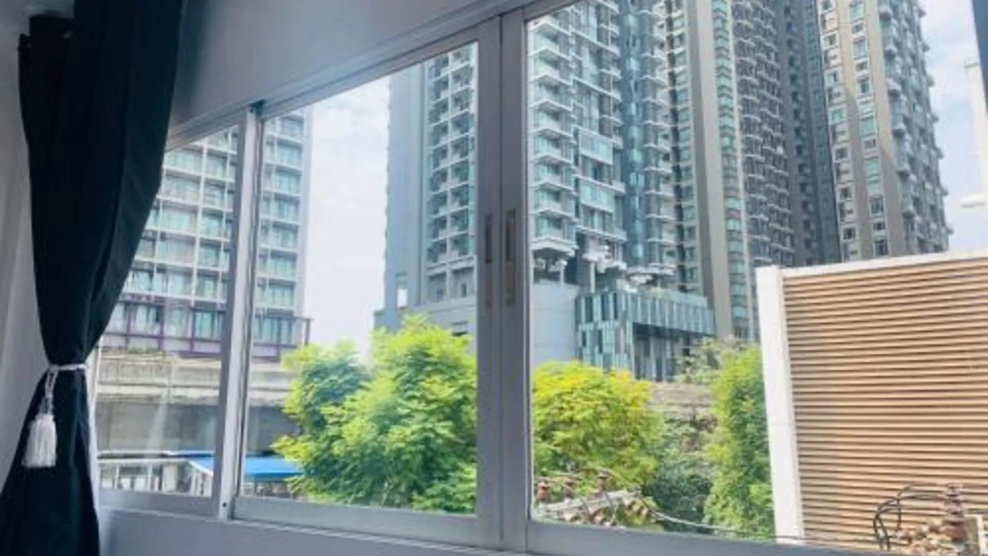 방콕 통로 스위트 호텔 4성급 호텔 수영장